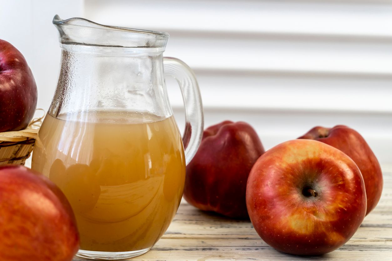 Das Trinken von gespritztem, naturtrübem Apfelsaft wirkt sich positiv auf die Funktion der Darmbarriere aus. Sowohl im Alltag als auch nach körperlicher Belastung.