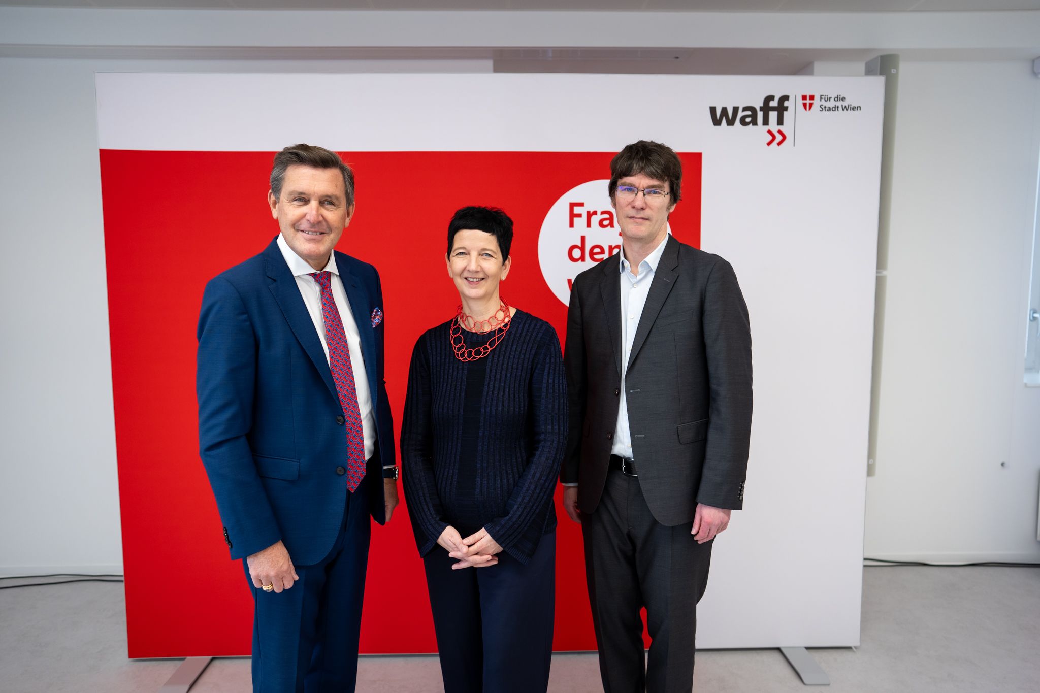 Der Waff darf sich über einen Rekord an Weiterbildungen freuen. Am Bild: Wirtssschaftstadtrat Peter Hanke, Monika Nigl, Leiterin des waff-Beratungszentrums für Beruf und Weiterbildung und Günter Hefler (v.l.)