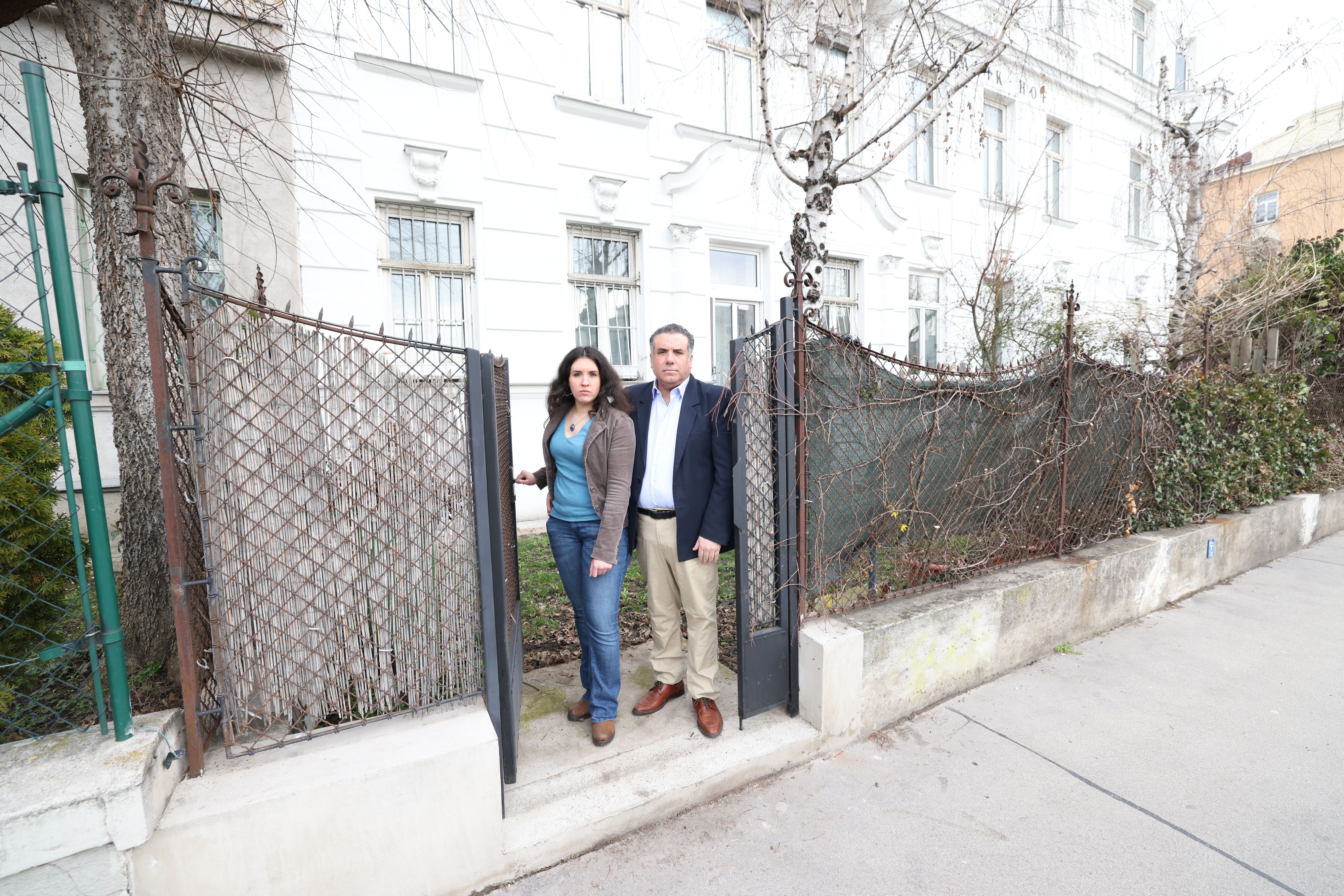 Pablo R. und seine Tochter Veronika sind verärgert. Durch den Einbau eines einfachen Gartentors landeten sie vor Gericht.&nbsp;