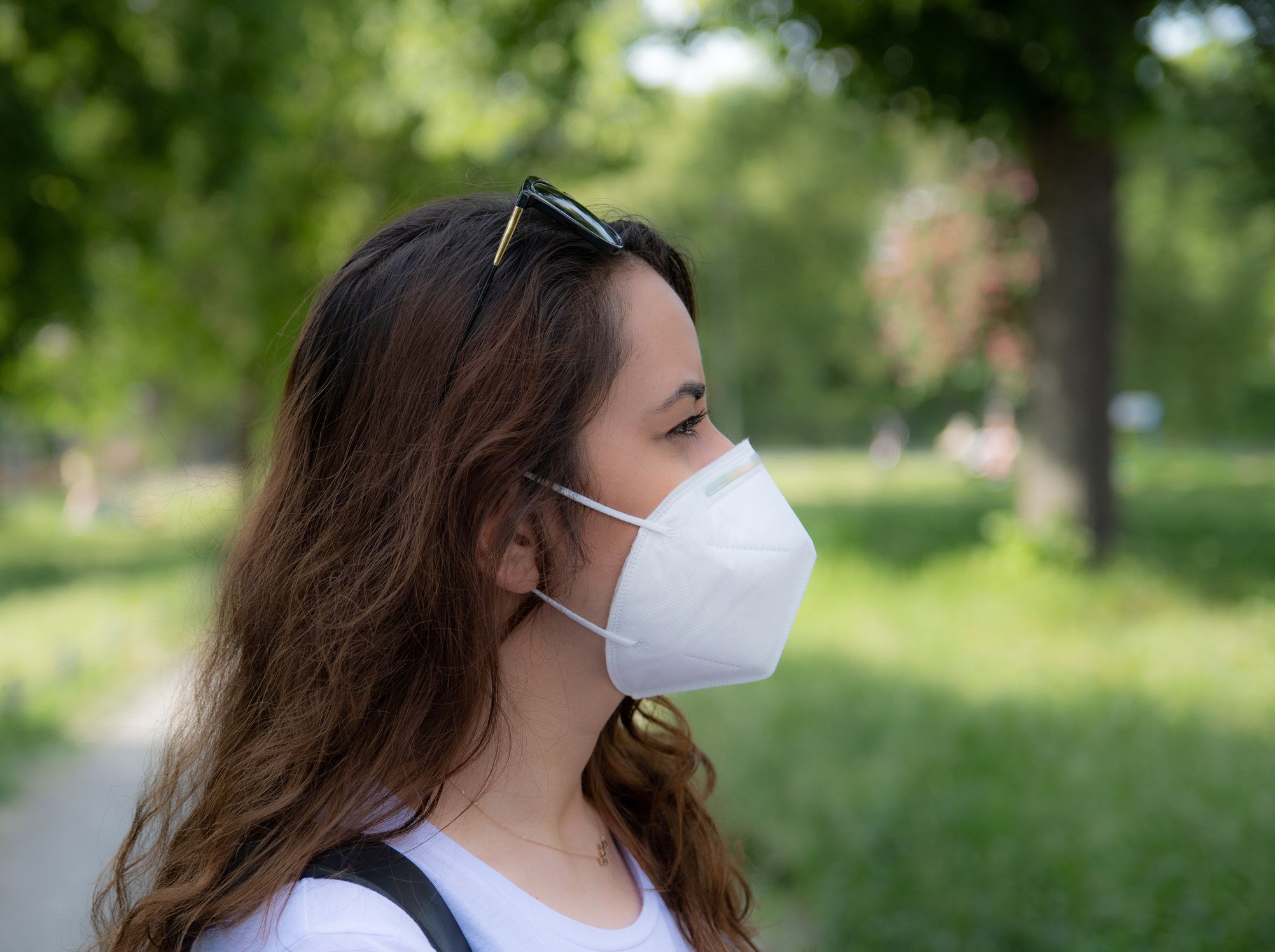 Trotz sinkender Infektionszahlen wird weiterhin das Tragen von Masken empfohlen.