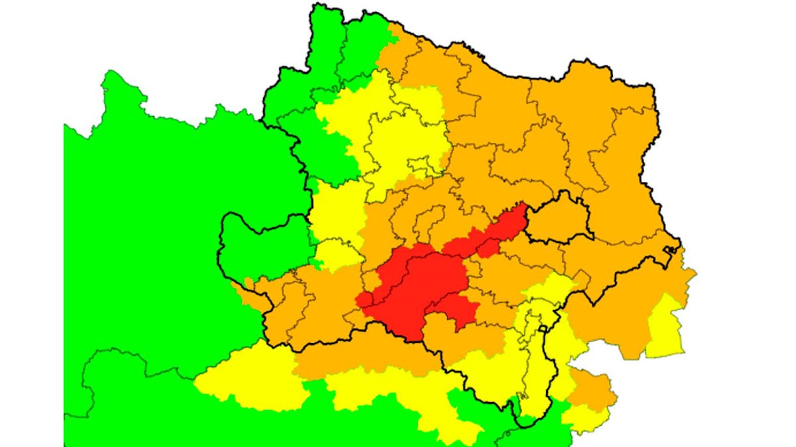 Achtung, Starkregen im Osten: In diesen Bezirken gilt bis Dienstagnachmittag Warnstufe Rot. In beinahe ganz NÖ ist zudem mit "markantem Wetter" (orange) zu rechnen.