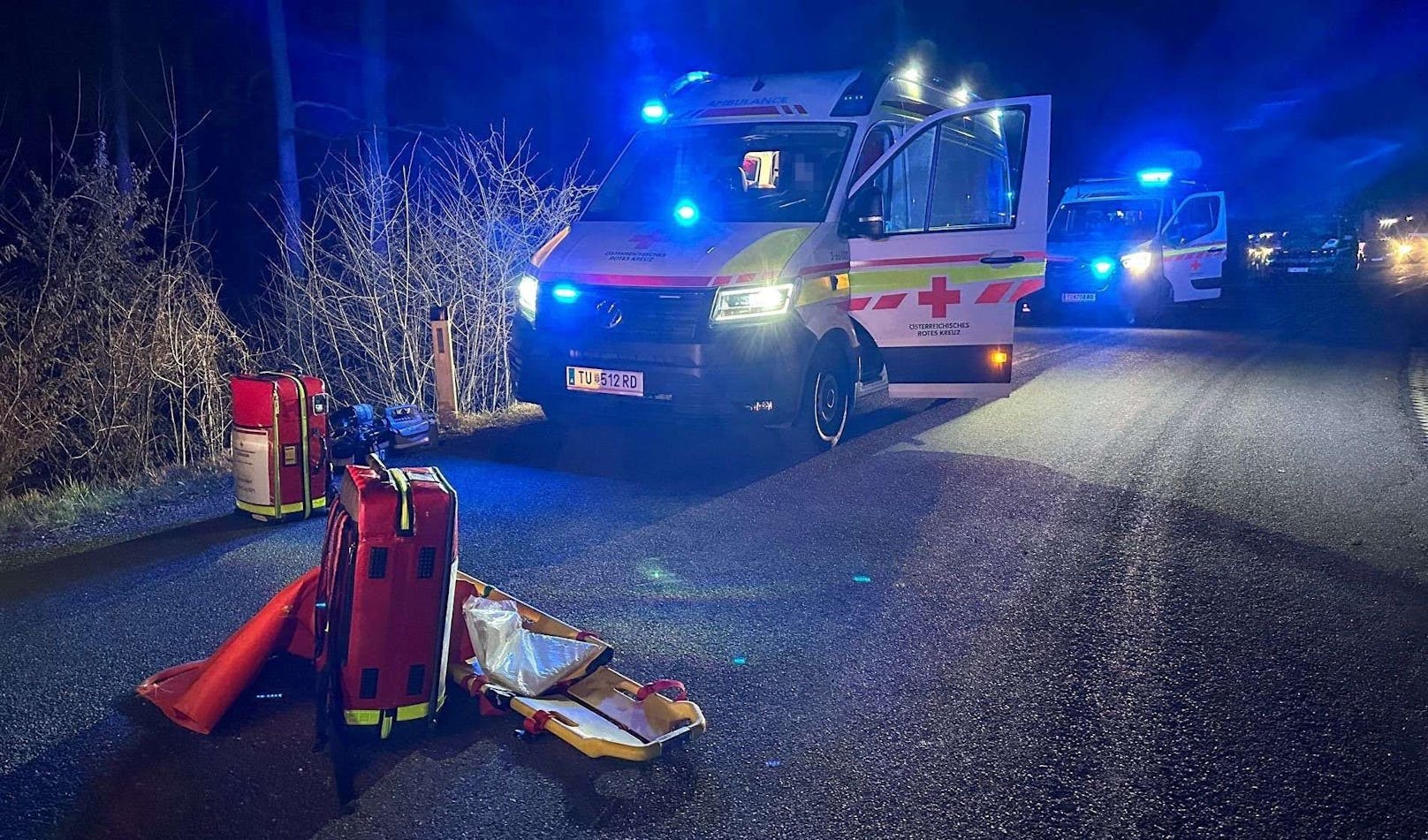 Die verletzten Personen wurden in Krankenhäuser eingeliefert.