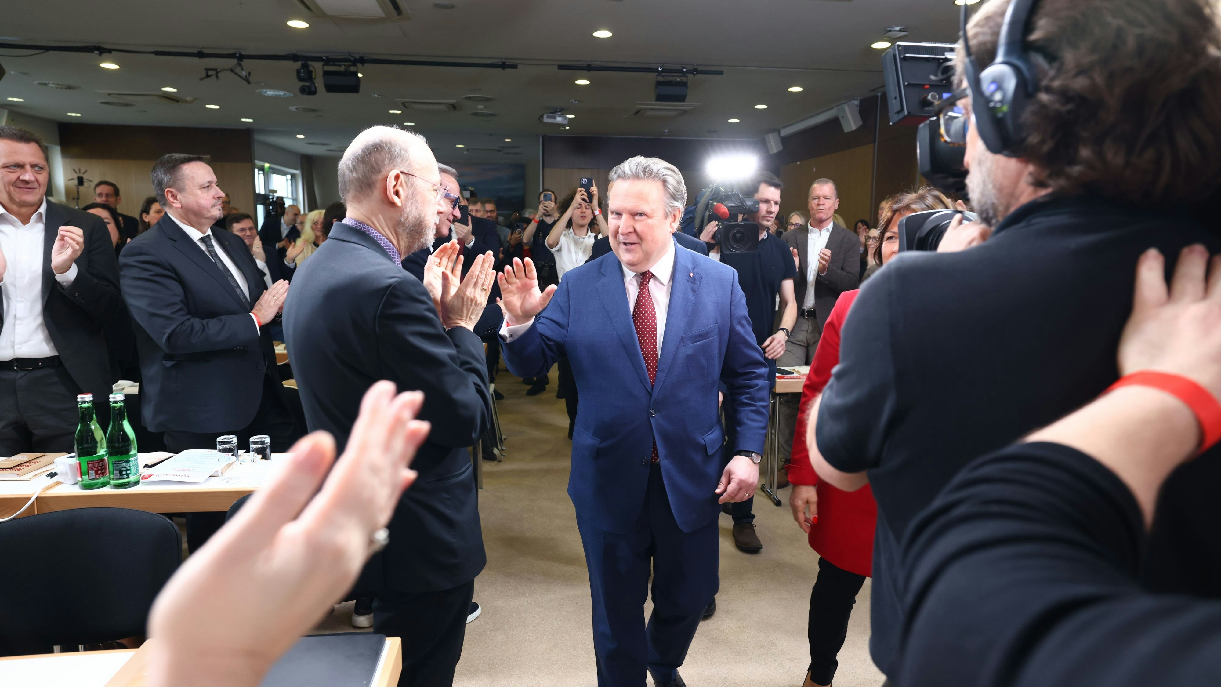 Bürgermeister Michael Ludwig (SP) bei der Tagung des Rathausklubs im Burgenland. 