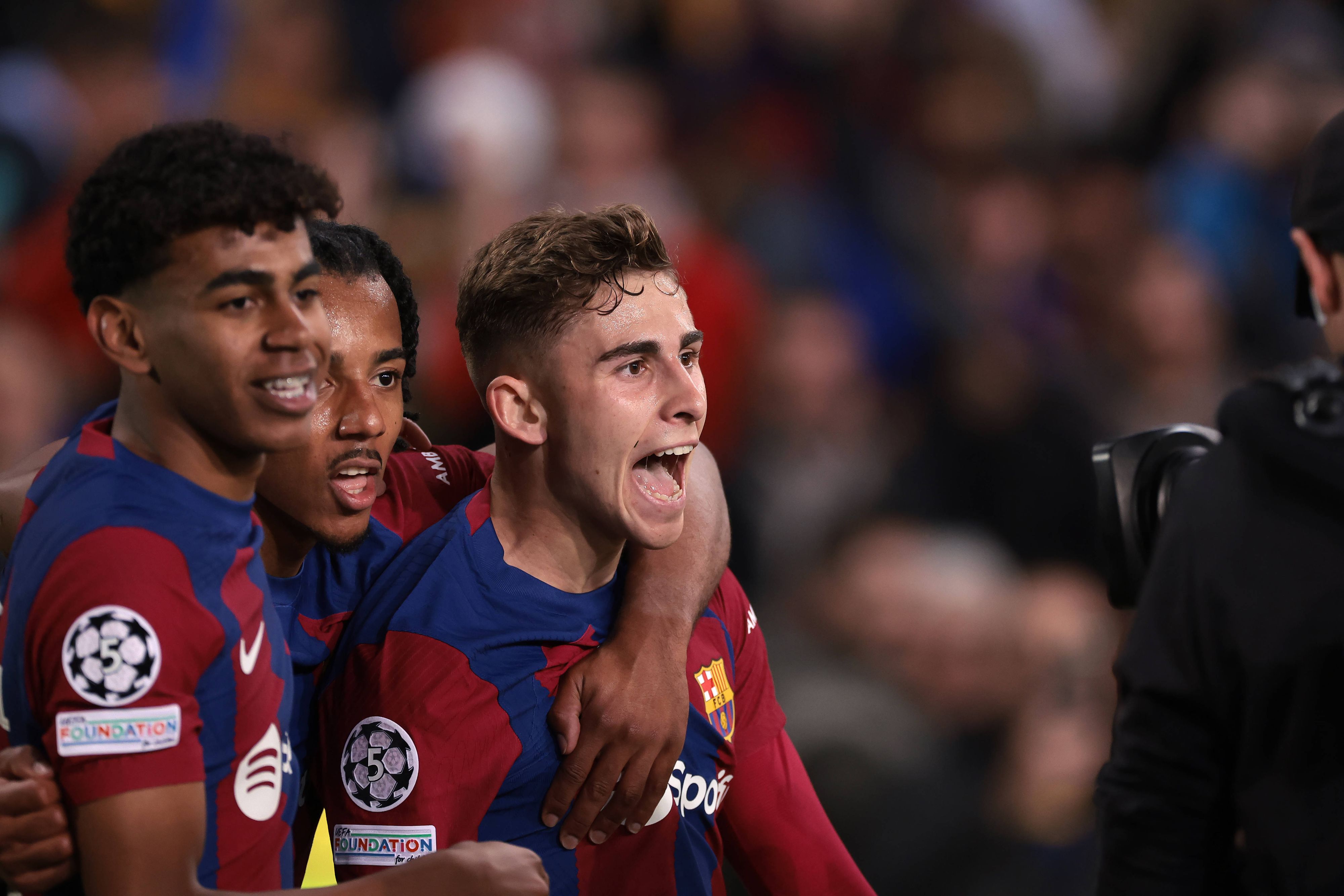 Der FC Barcelona steht nach einem 3:1 gegen Napoli im Viertelfinale. 