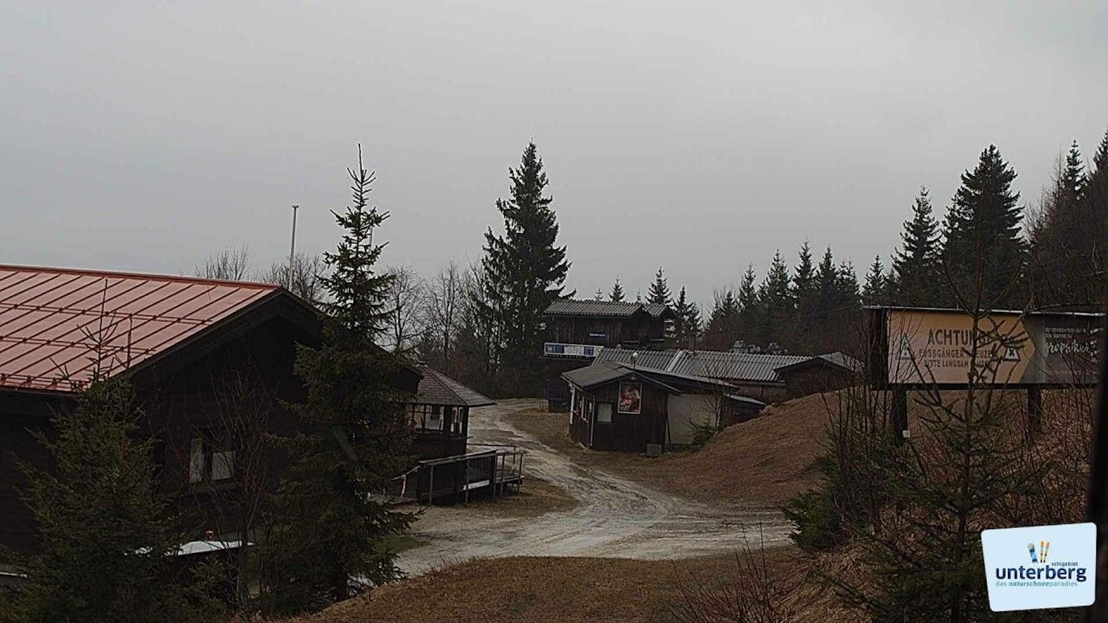 In der Nacht auf den 12. März bescherten starke Niederschläge dem Unterberg in NÖ eine dicke Schneedecke. (Unterberg – Gipfellifte, 1.150m)