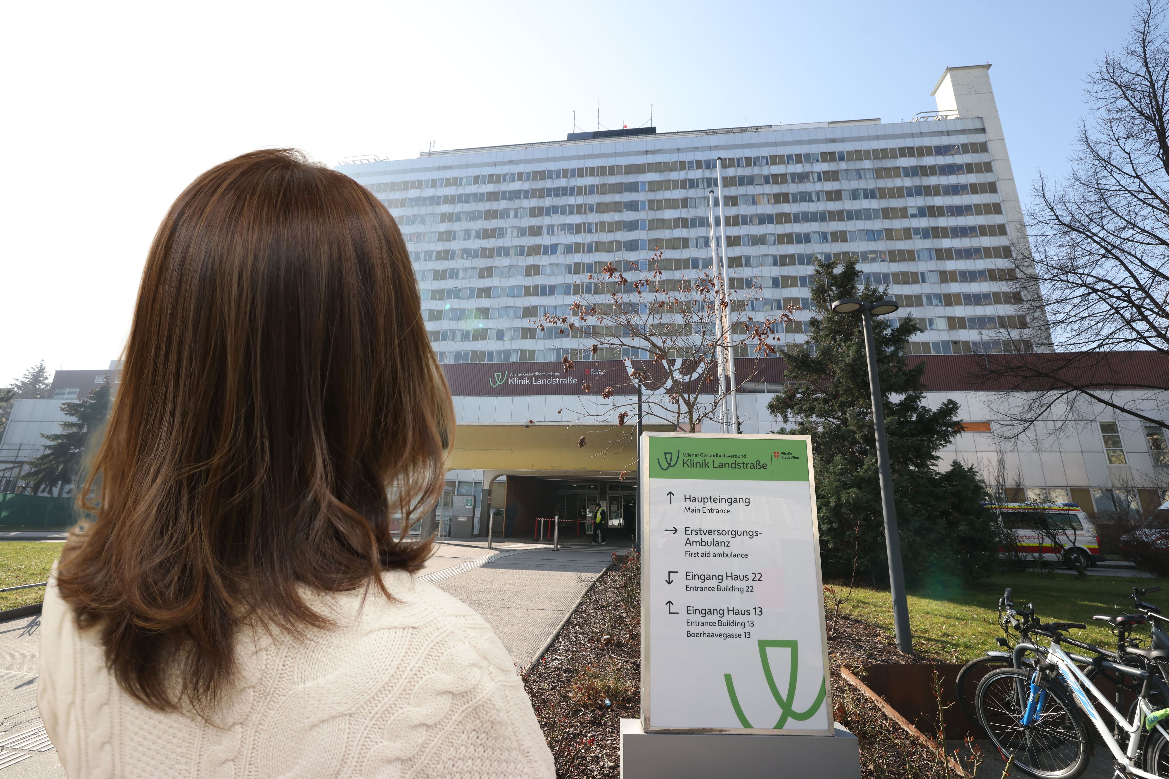 Tochter Angelika L. (Symbolbild) erhebt schwere Vorwürfe gegen die Klinik Landstraße.