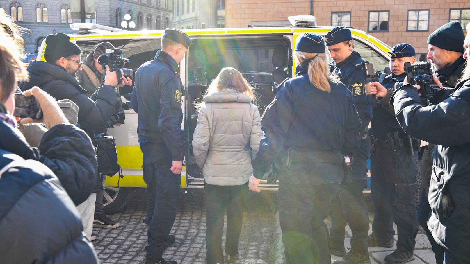 Klimaaktivistin Greta Thunberg wurde am Dienstag (12.03.2024) in Stockholm von der schwedischen Polizei abgeführt. 