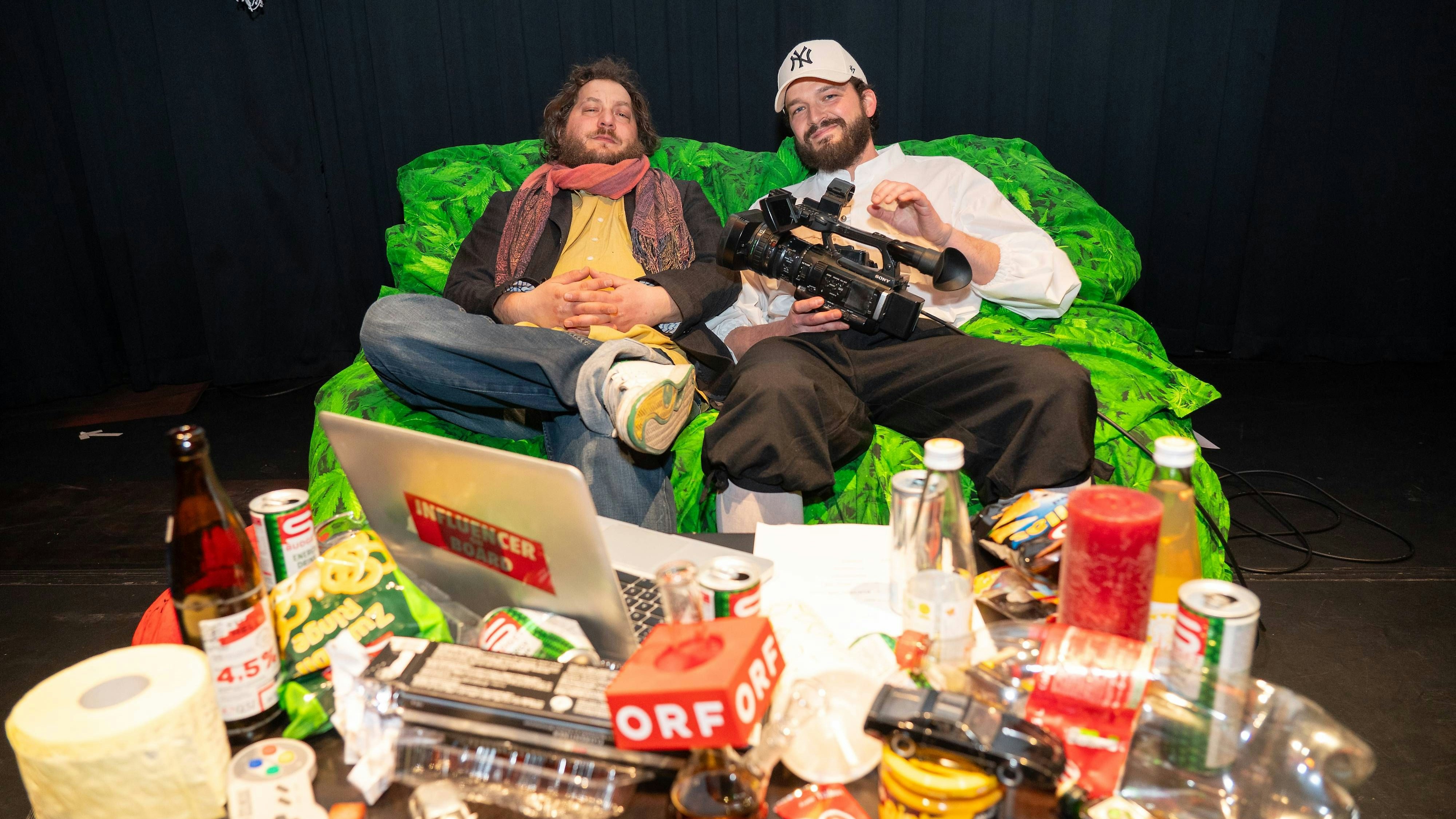 Jan Frankl und "Dave" David Scheid feierten im Stadtsaal Premiere von "Miststück"