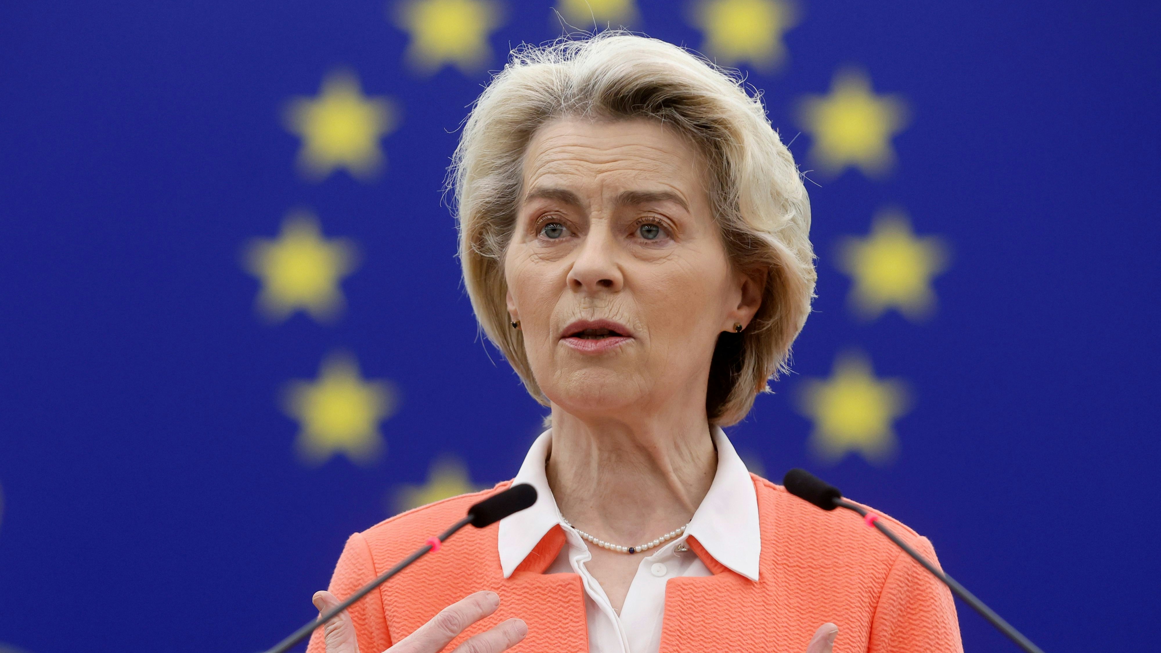 EU-Kommissionspräsidentin Ursula von der Leyen kündigt Beitrittsgespräche mit Bosnien an.