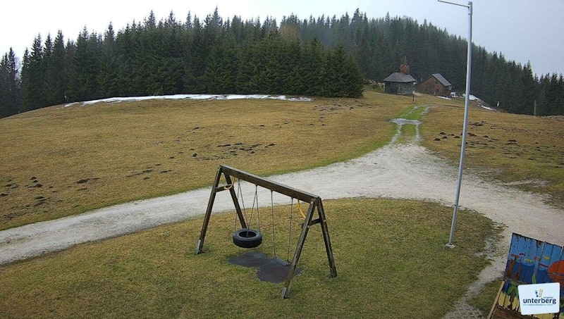 In der Nacht auf den 12. März bescherten starke Niederschläge dem Unterberg in NÖ eine dicke Schneedecke. (Unterberg – Schutzhaus, 1.187m)