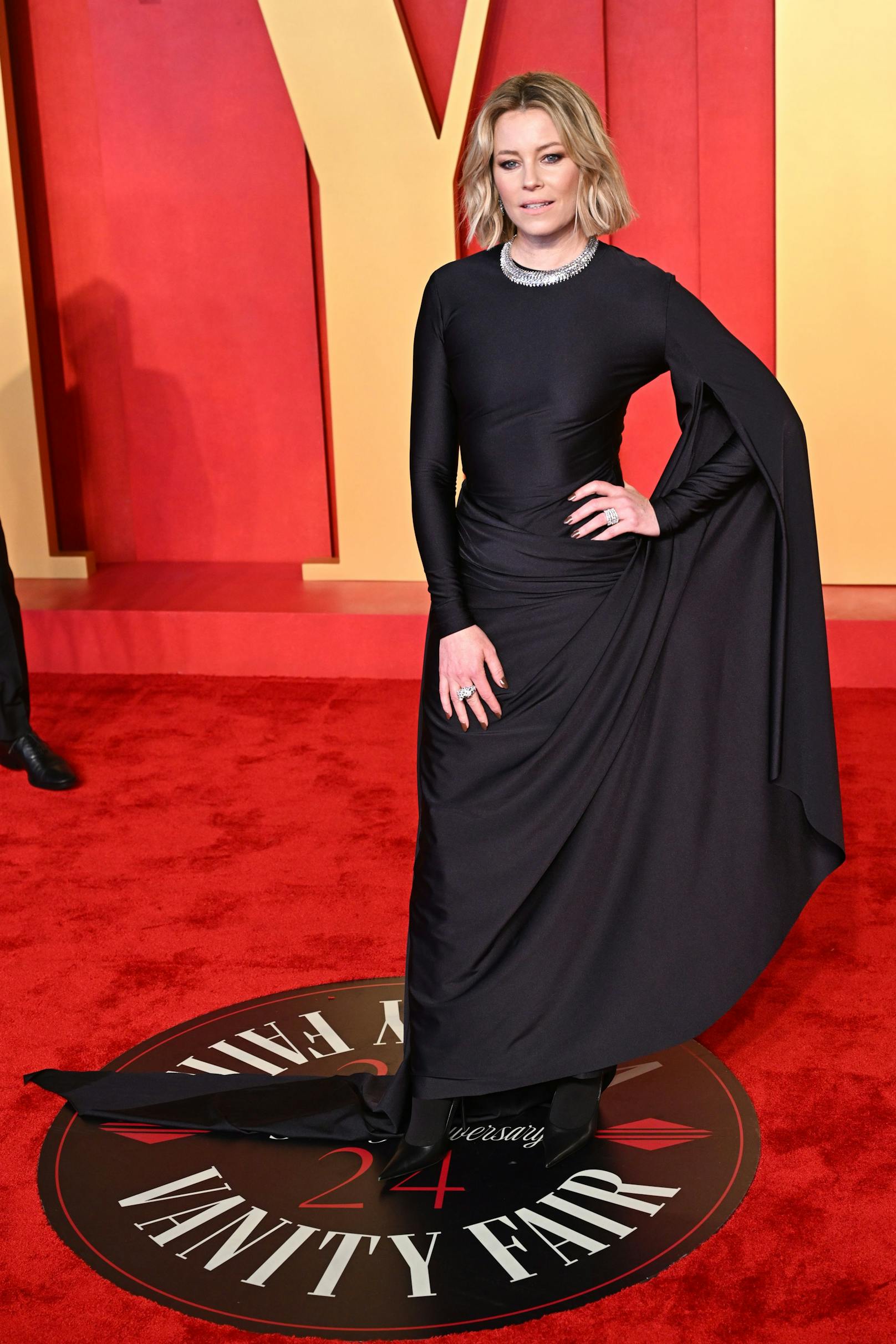 Elizabeth Banks in Balenciaga