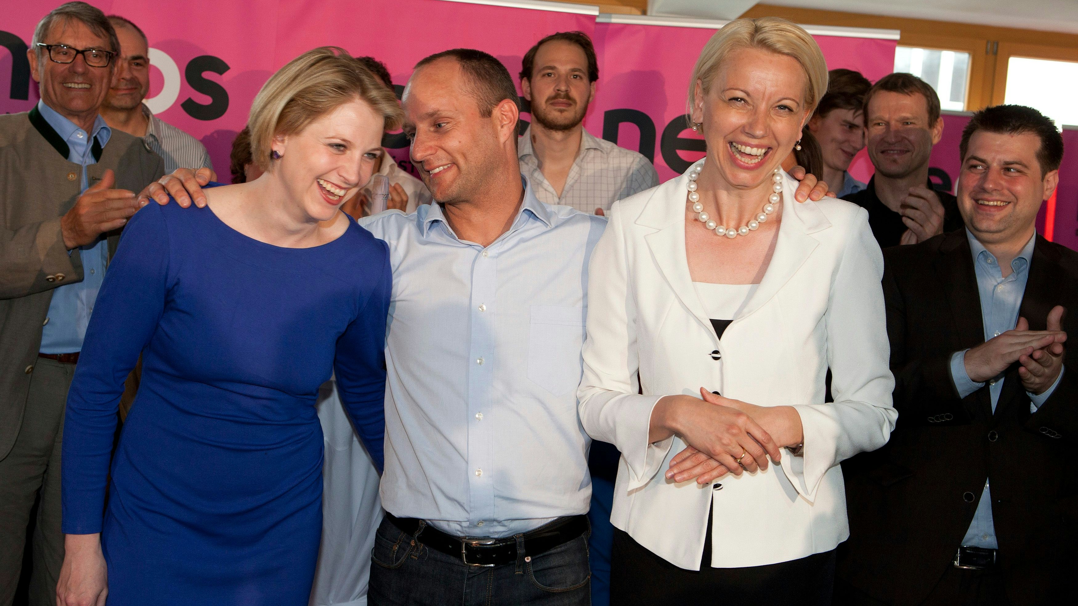 Neos-Parteigründer Matthias Stolz und Beate Meinl-Reisinger mit Angelika Mlinar 2013