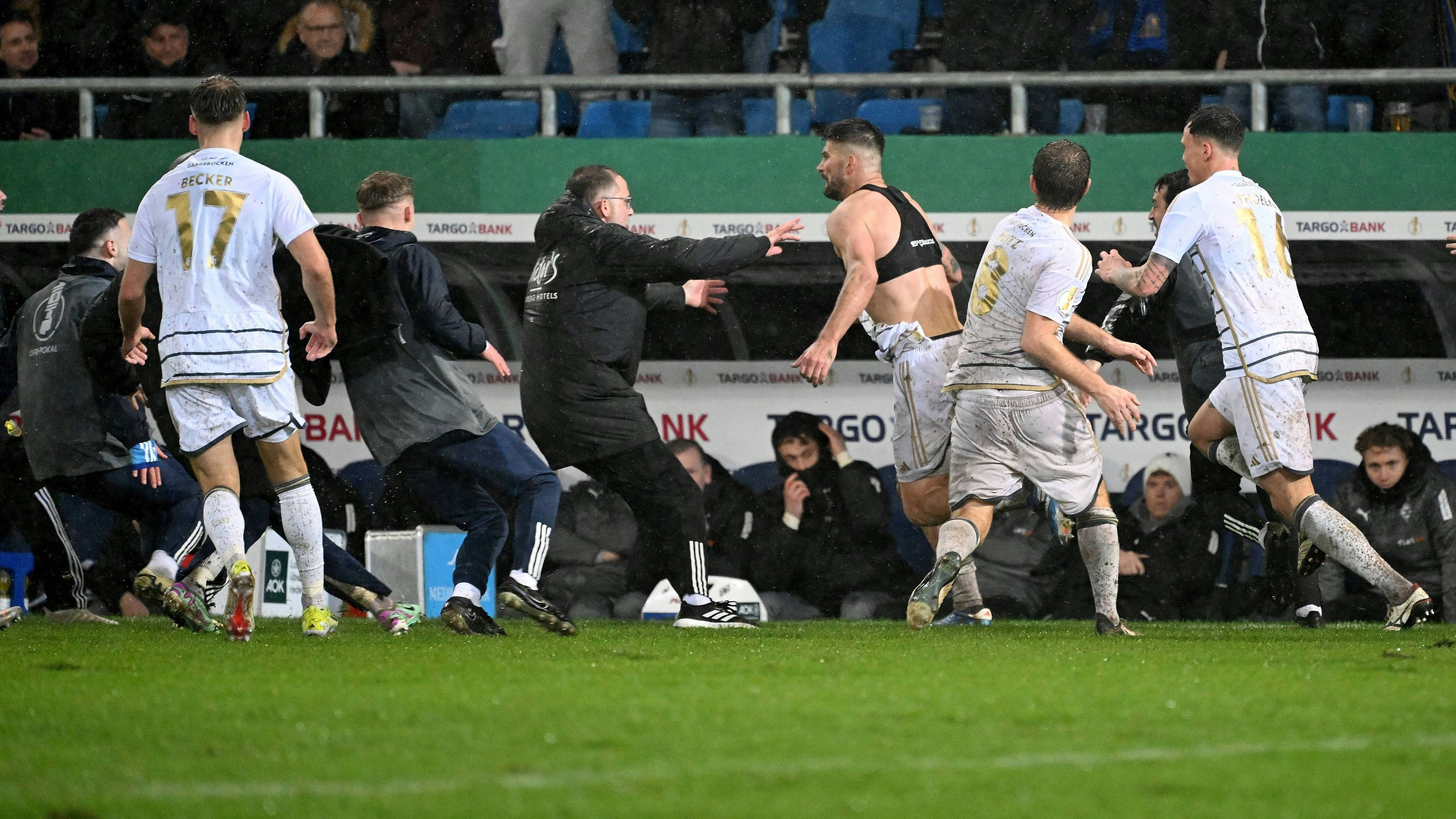 Heute.at - Sensationsteam Saarbrücken wirft auch Gladbach raus