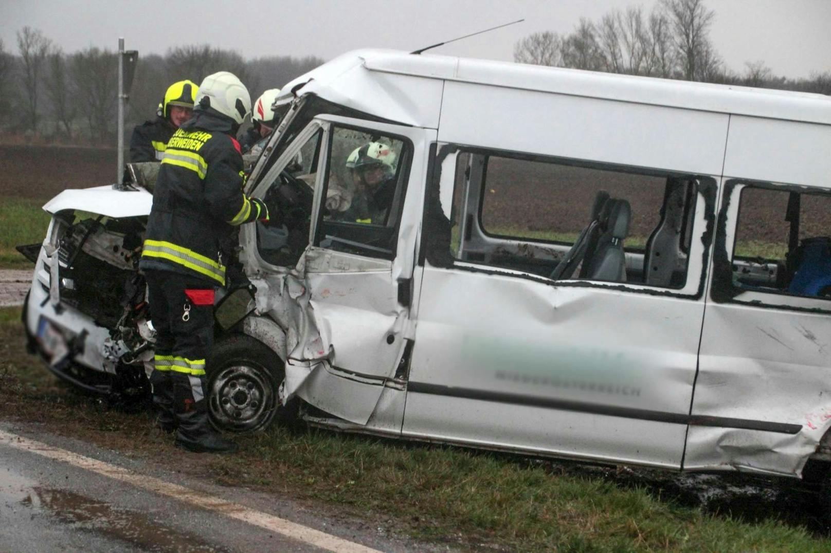 Schwerer Unfall auf der B49 fordert ein Todesopfer.