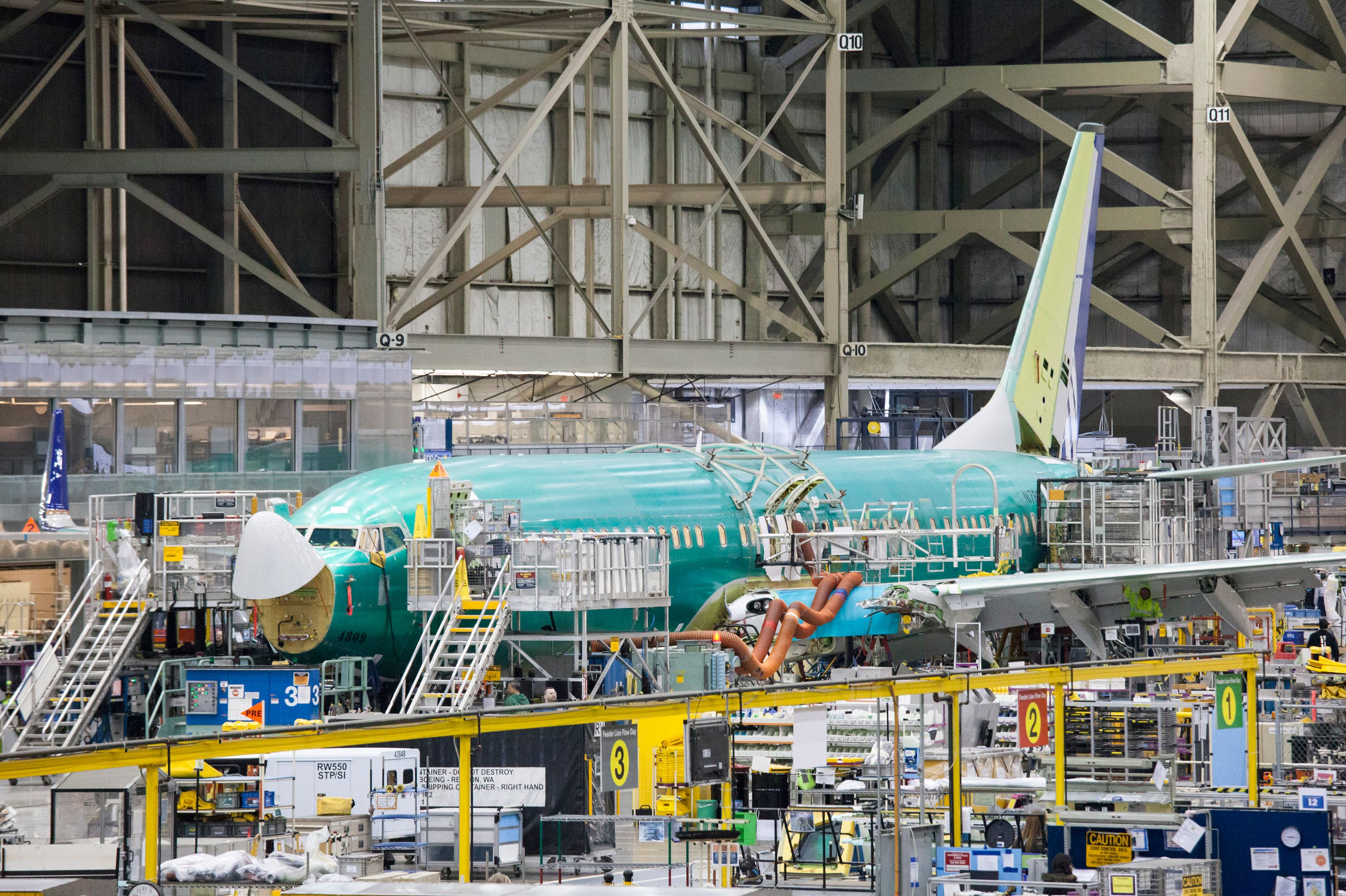 Eine Boeing 737 MAX 9 bei der Montage in Renton, Washington. Laut Medienberichten gibt es an dem Flieger neue Sicherheitsmängel.