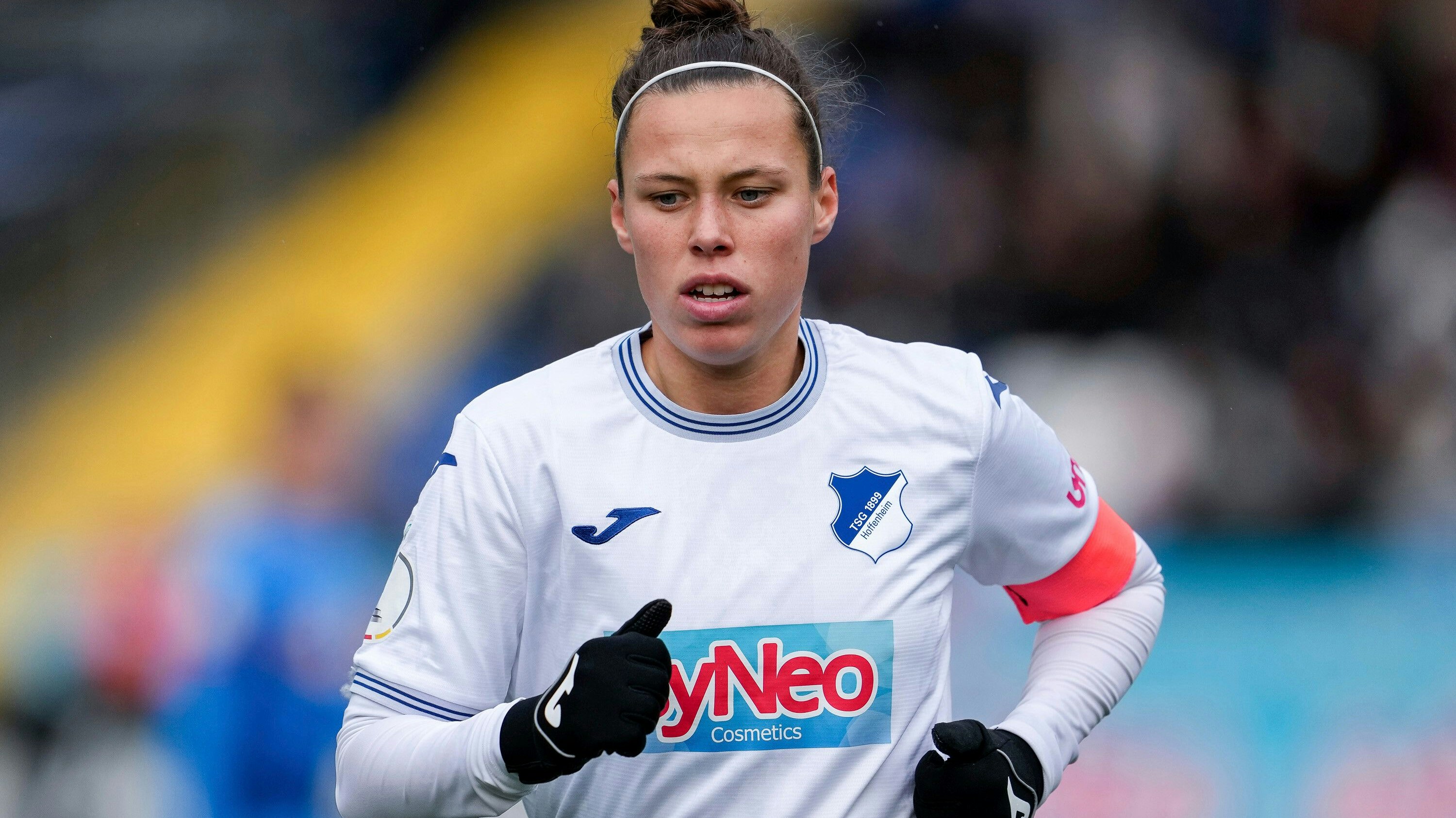 Download von www.picturedesk.com am 12.03.2024 (11:28).  Nicole Billa (TSG, 16), Einzelbild, Einzelfoto, Aktion, Action, 26.11.2023, Sinsheim (Hoffenheim) (Deutschland), Fussball, DFB-Pokal der Frauen, Achtelfinale, TSG 1899 Hoffenheim - RB Leipzig, 26.11.2023, Sinsheim (Hoffenheim) (Deutschland), Fussball, DFB-Pokal der Frauen, Achtelfinale, TSG 1899 Hoffenheim - RB Leipzig, DFB/DFL REGULATIONS PROHIBIT ANY USE OF PHOTOGRAPHS AS IMAGE SEQUENCES AND/OR QUASI-VIDEO. - 20231126_PD21545 - Rechteinfo: Rights Managed (RM)