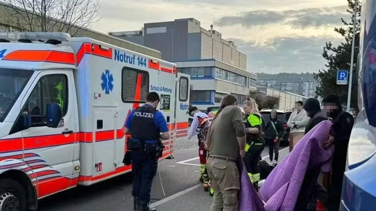 Der zwölfjährige Bub befindet sich noch immer im Koma im Spital. Er wurde beim Schlag und Aufprall auf den Gehweg schwer am Kopf verletzt.