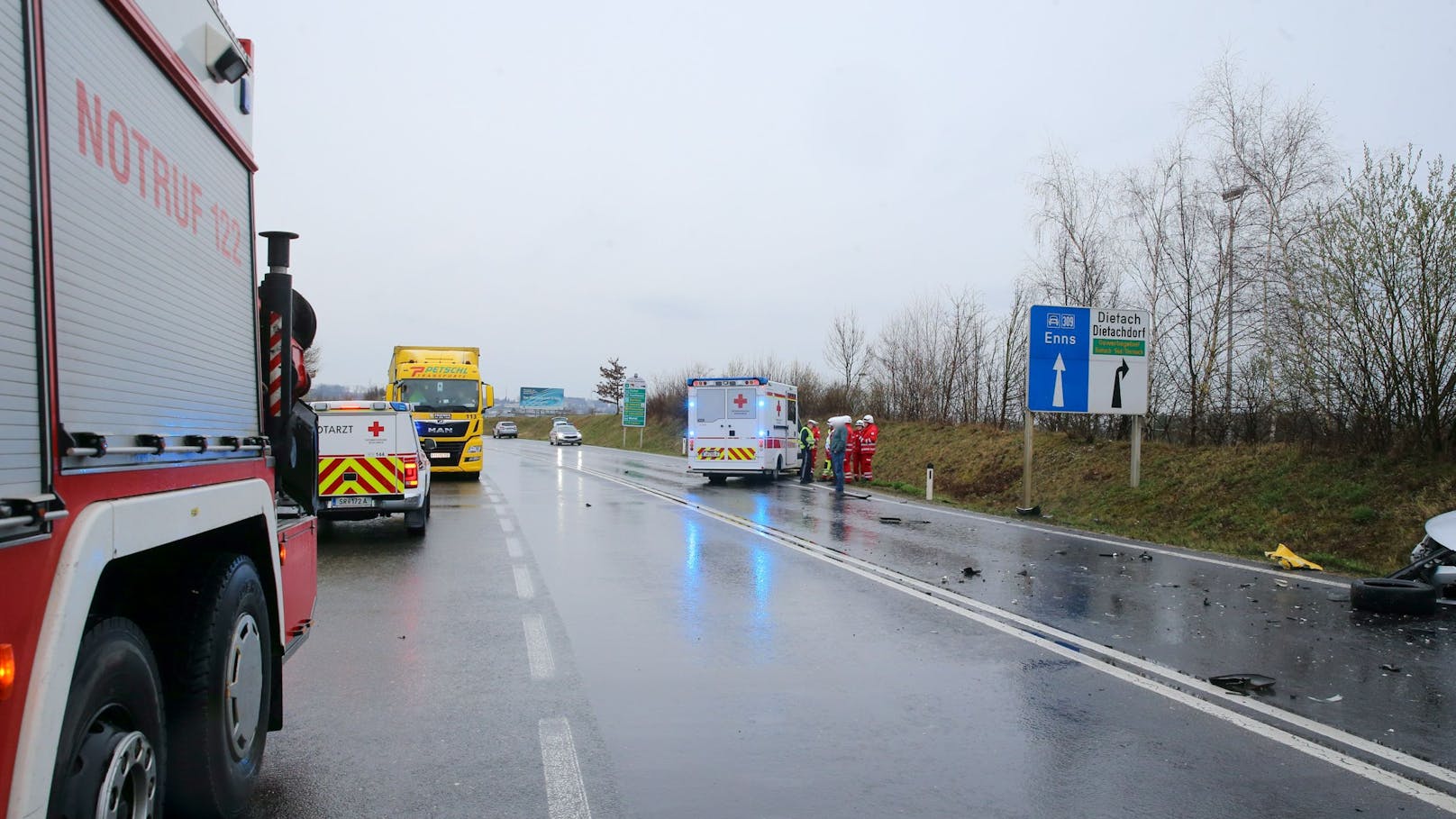 Die Einsatzkräfte der Feuerwehren Steyr und Dietach waren vor Ort.