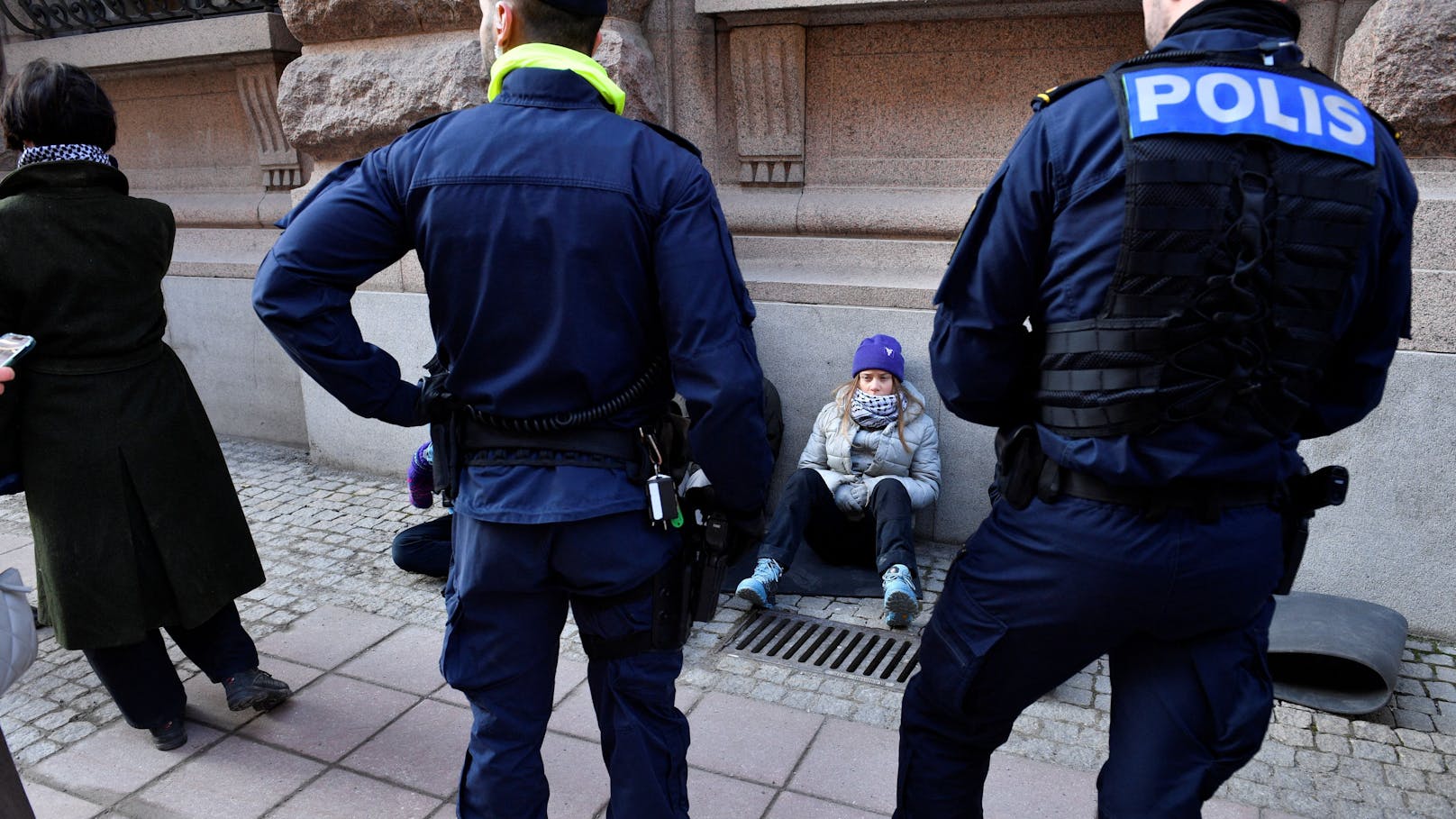 Klimaaktivistin Greta Thunberg wurde am Dienstag (12.03.2024) in Stockholm von der schwedischen Polizei abgeführt. 
