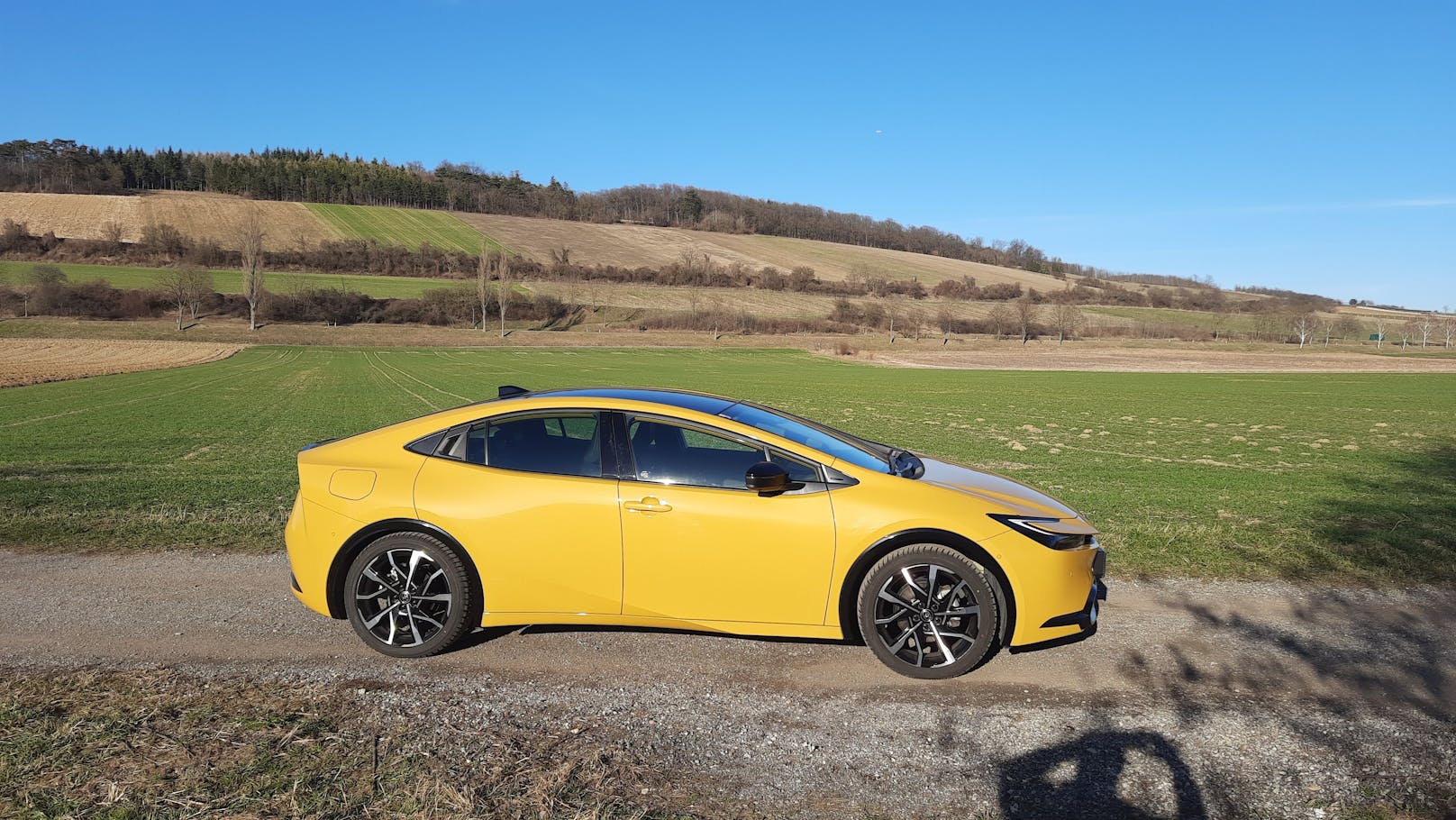 Die coupé-artige Dachlinie schränkt hinten den Platz etwas ein, sieht aber umso schöner aus.