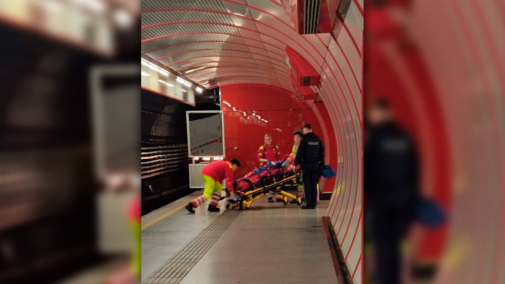Bub (12) stürzt auf U-Bahn-Gleis und verletzt sich