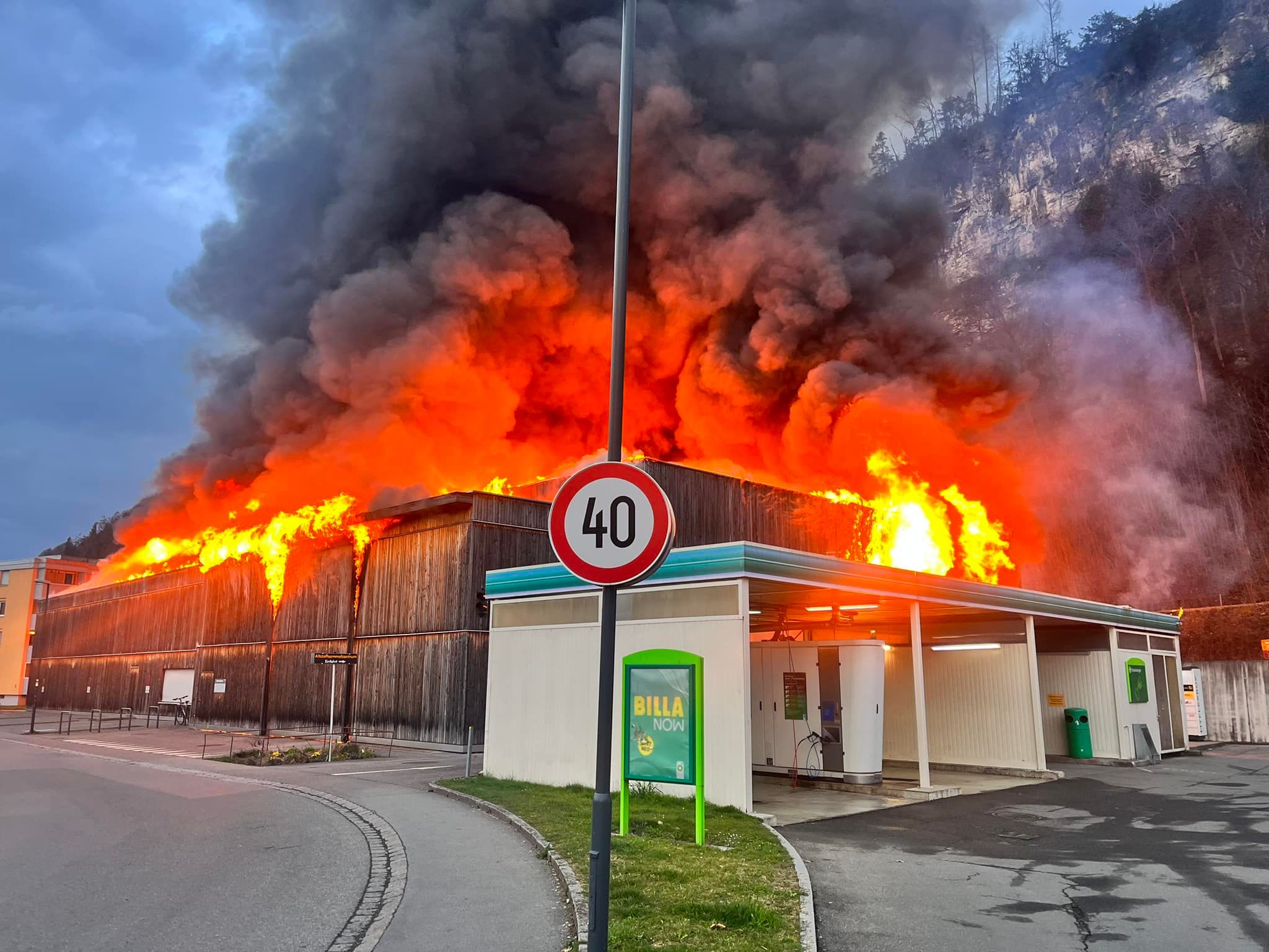 Das Gebäude wurde bei dem Brand völlig zerstört.