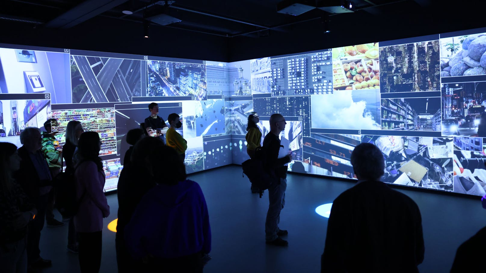 Der "Future Simulator" ist eines der Herzstücke der Ausstellung.