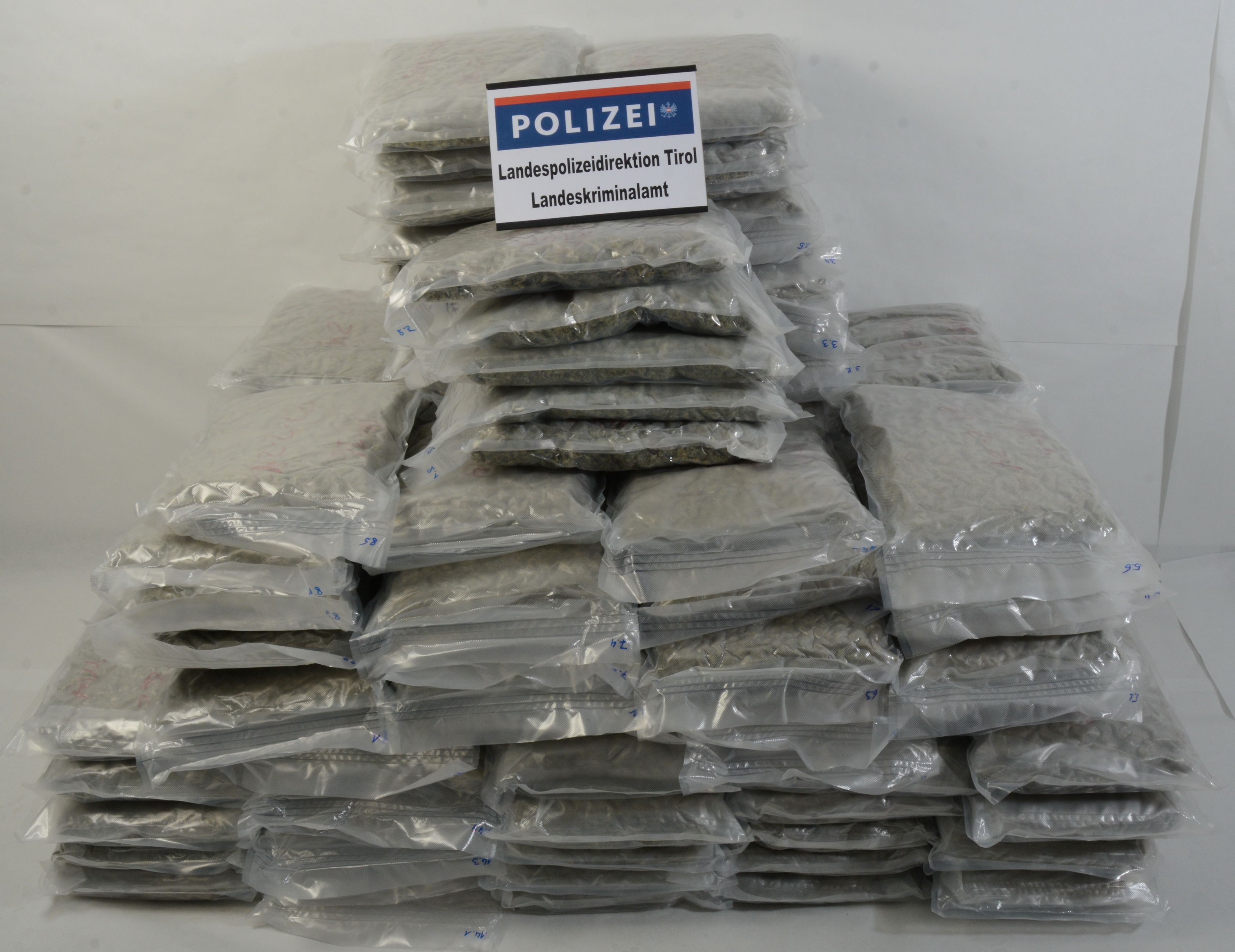 Ein bulgarischer Sattelzug hortete 120 Kilogramm Marihuana. 