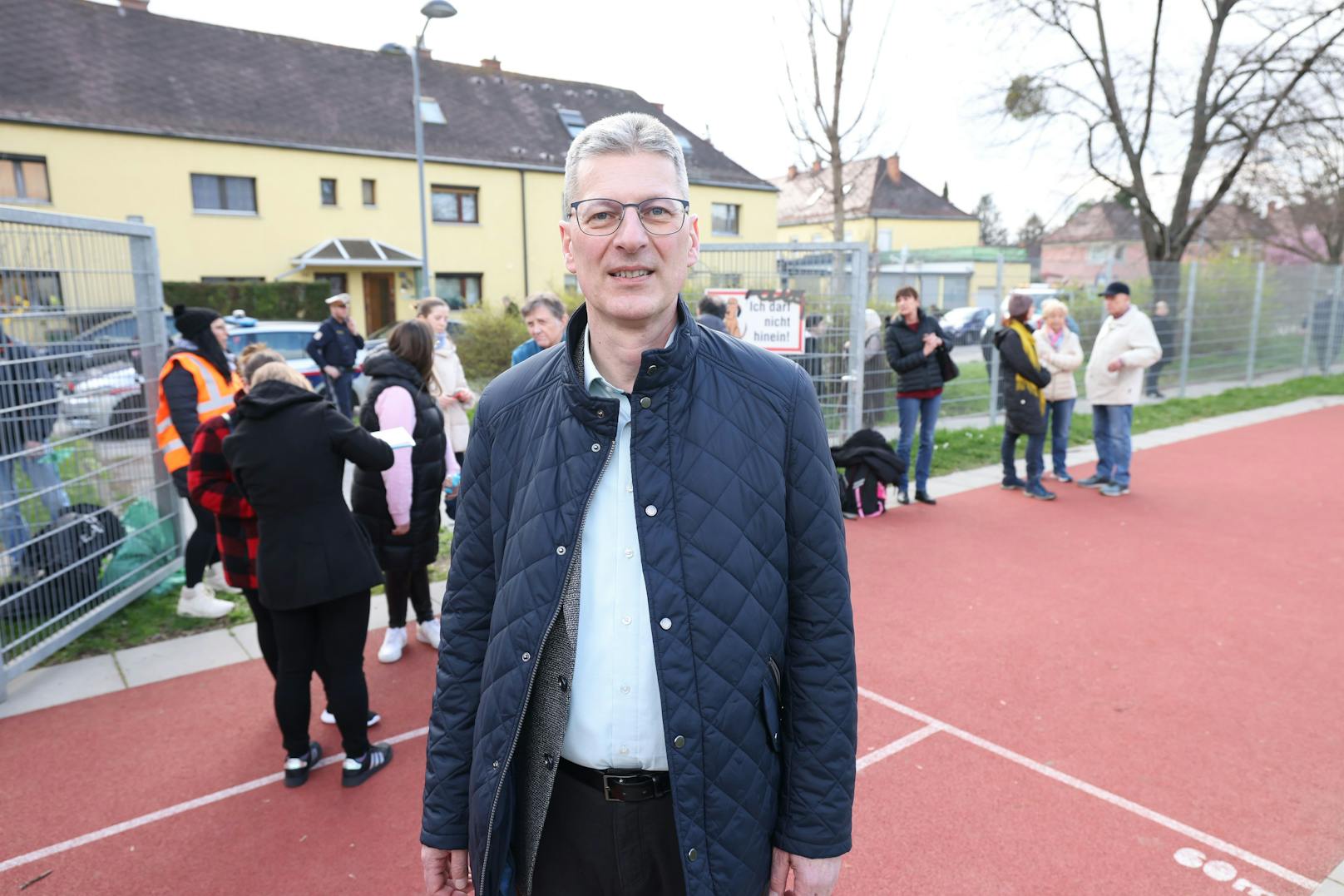Thomas Krebs, Vorsitzender der Personalvertretung der Wiener Lehrerinnen, kritisiert die Kommunikationsstrategie der Stadt.
