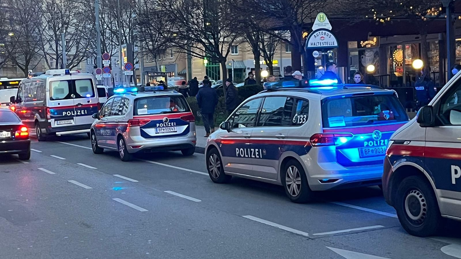 Heute.at - Raub mit Messer in Wien-Favoriten – Opfer wehrt sich