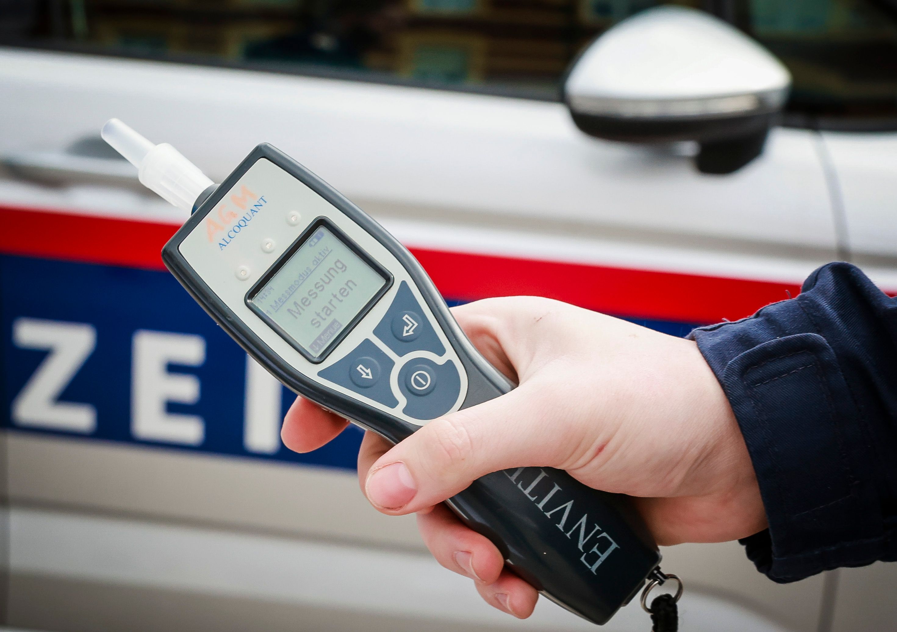 Die Beamten stellten einen deutlich erhöhten Alkoholwert im Blut des Mannes fest. Symbolbild.