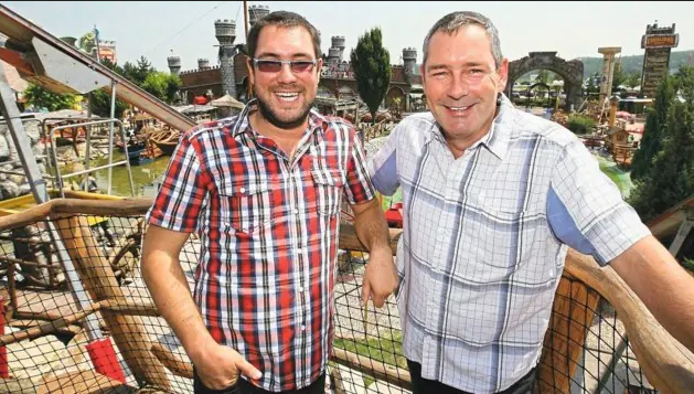 Roger Seunig hat die Geschicke der Excalibur City von seinem Vater Ronnie Seunig übernommen (v.l.). Nun streiten die beiden über die Zukunft des Shopping-Areals. 