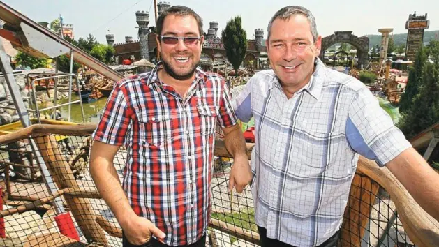 Roger Seunig hat die Geschicke der Excalibur City von seinem Vater Ronnie Seunig übernommen (v.l.). Nun streiten die beiden über die Zukunft des Shopping-Areals. 