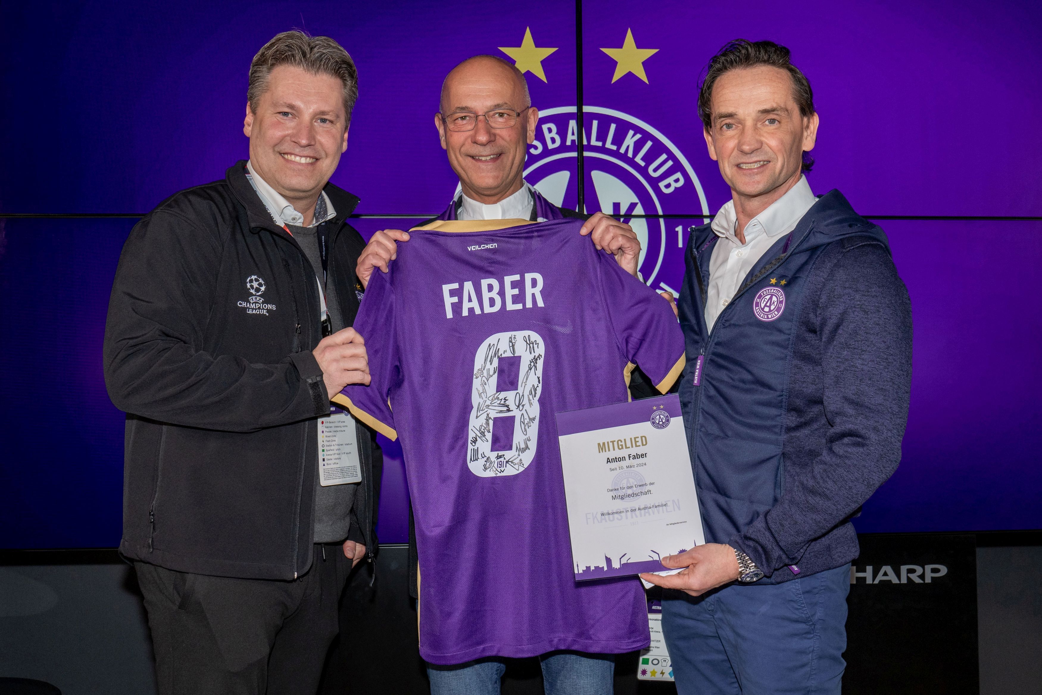 Die Veilchen begrüßen Toni Faber als neues Mitglied.