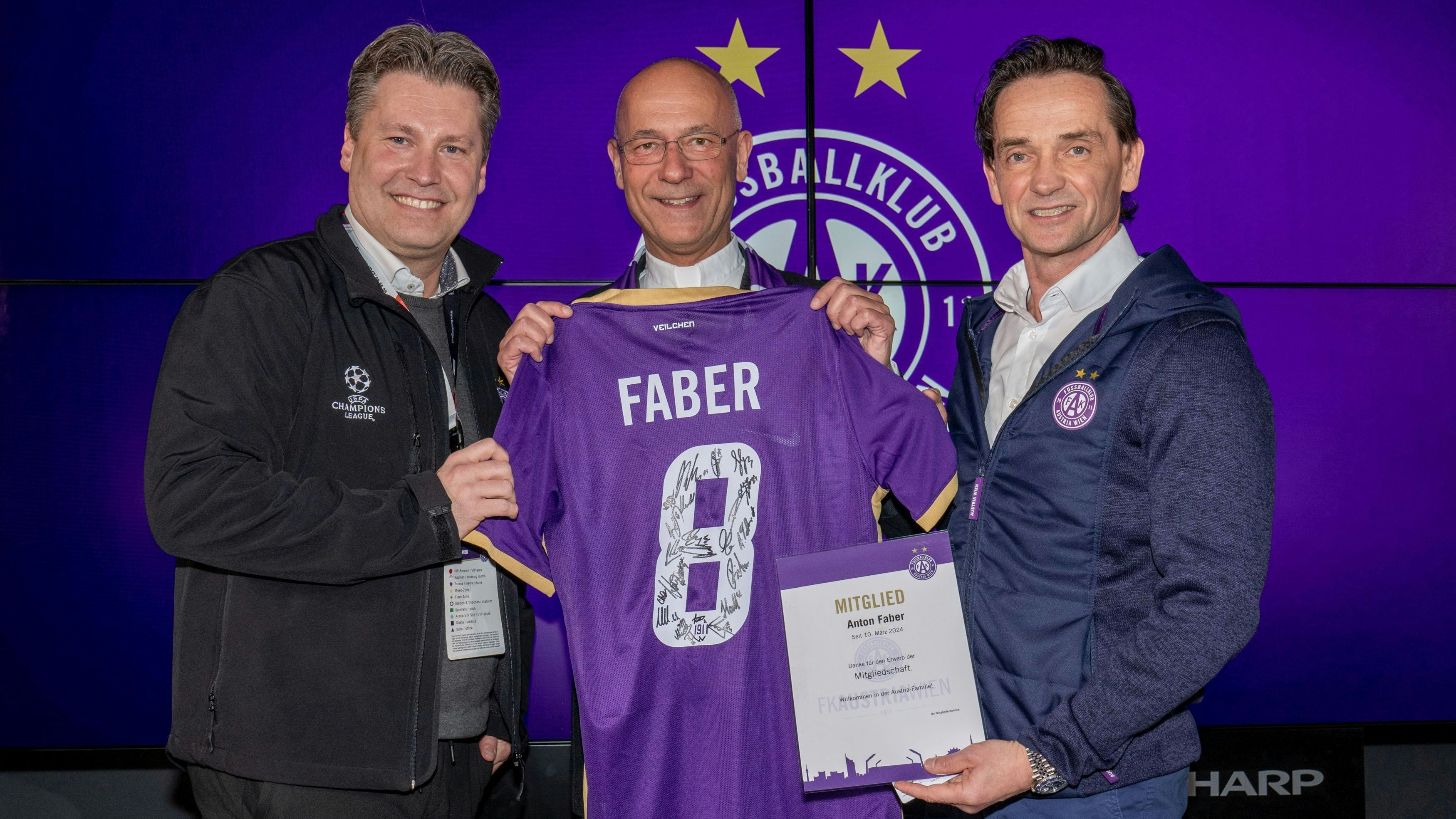 Die Veilchen begrüßen Toni Faber als neues Mitglied.