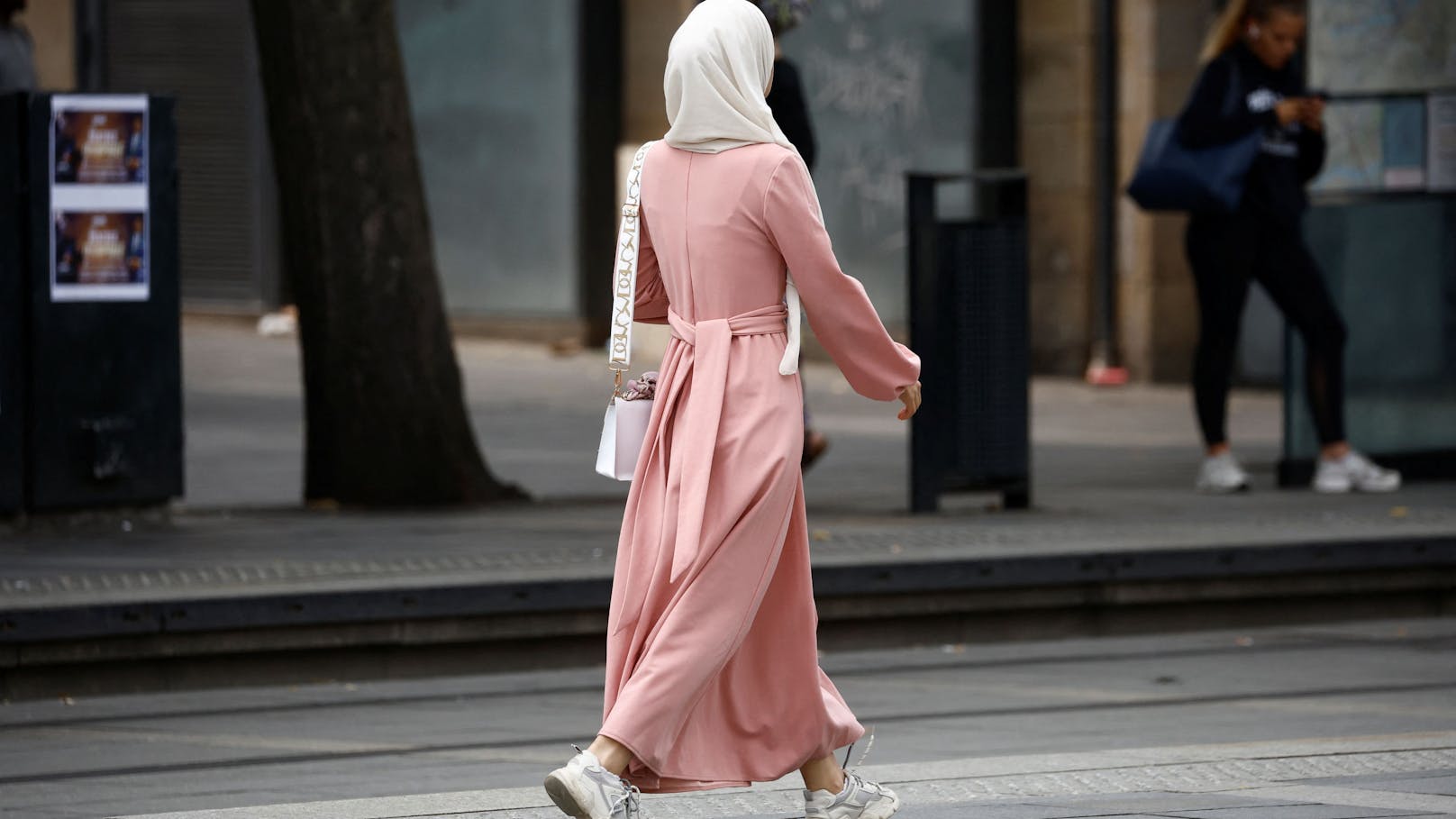 Aus für muslimische Kleidung in Schulen Frankreichs