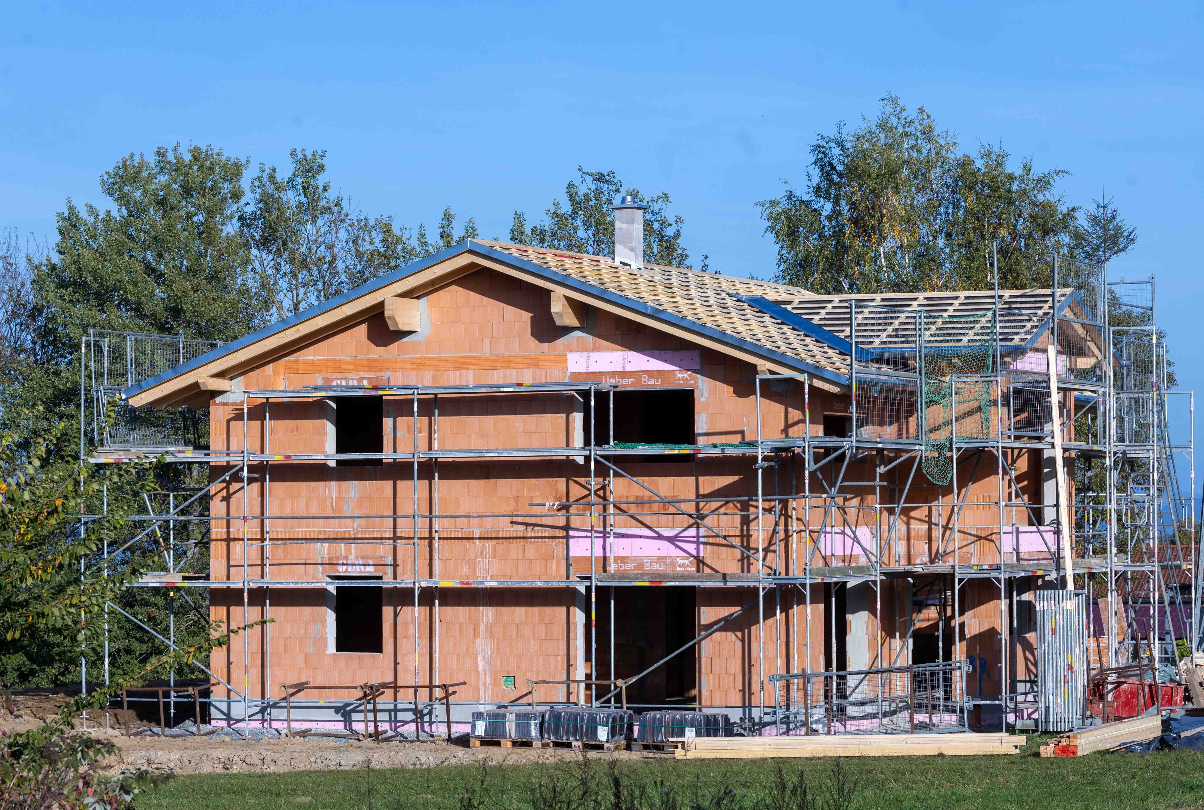 Die Vergabe von Wohnkrediten ist aktuell in Österreich nicht ausgereizt. Inflation, Teuerung und hohe Zinsen dämpfen Häuslebauer-Ambitionen.