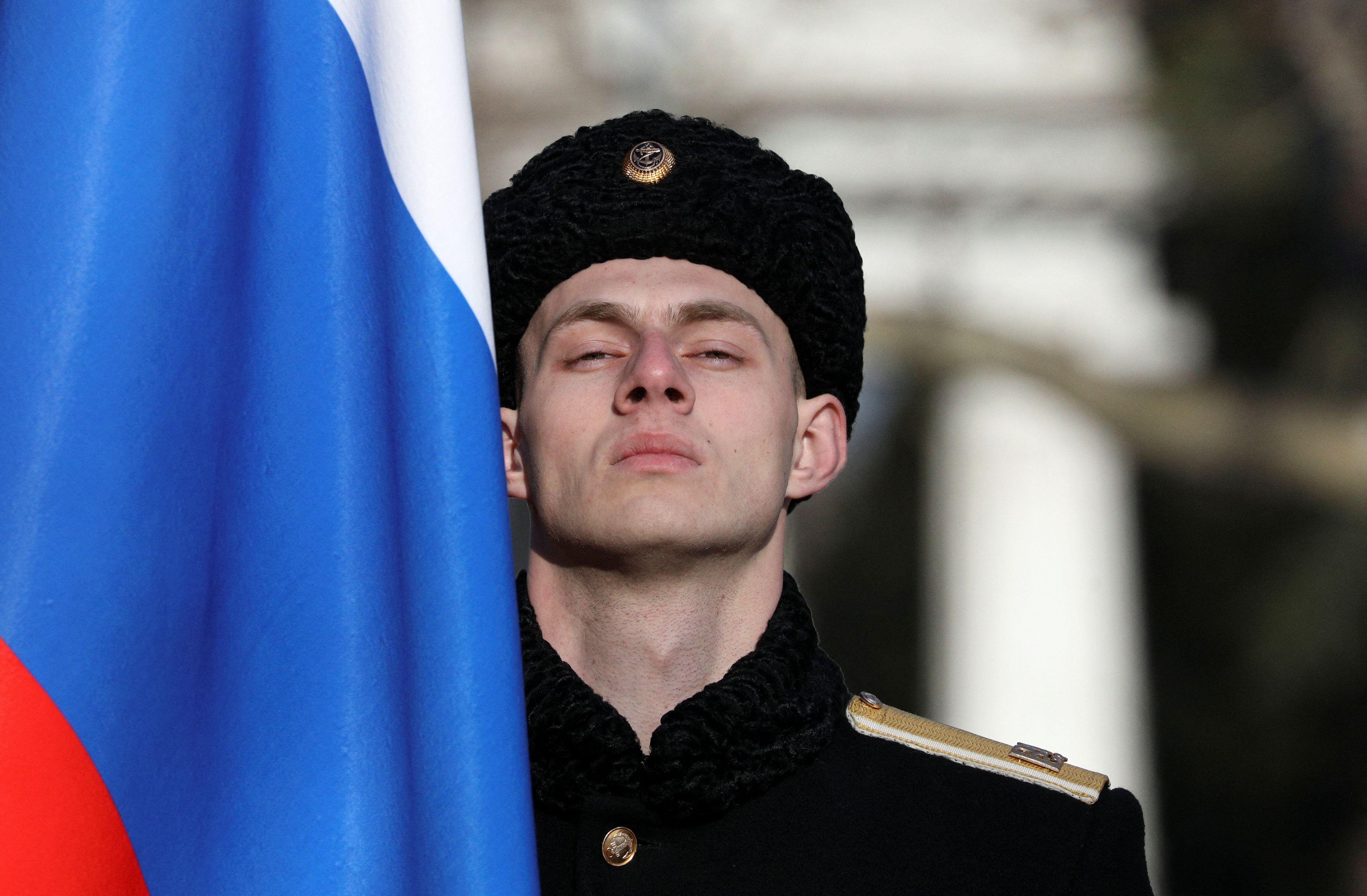 Krankenversorgung, drei Mahlzeiten am Tag – unter anderem mit solchen Versprechungen soll russischen Kindern der Armeedienst schmackhaft gemacht werden.