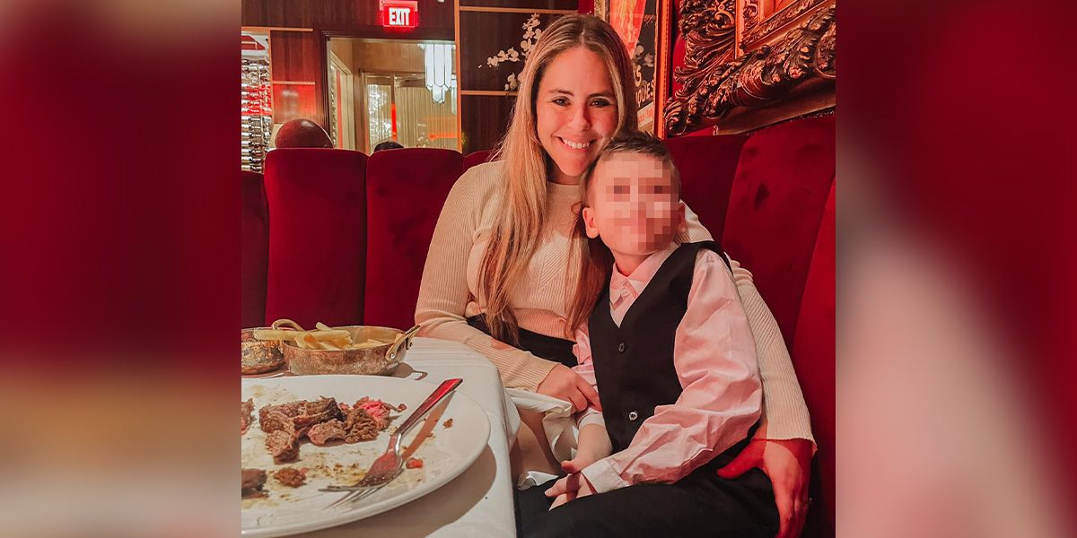 Mutter Emily Blackburn mit ihrem Sohn Grayson Naff.&nbsp;