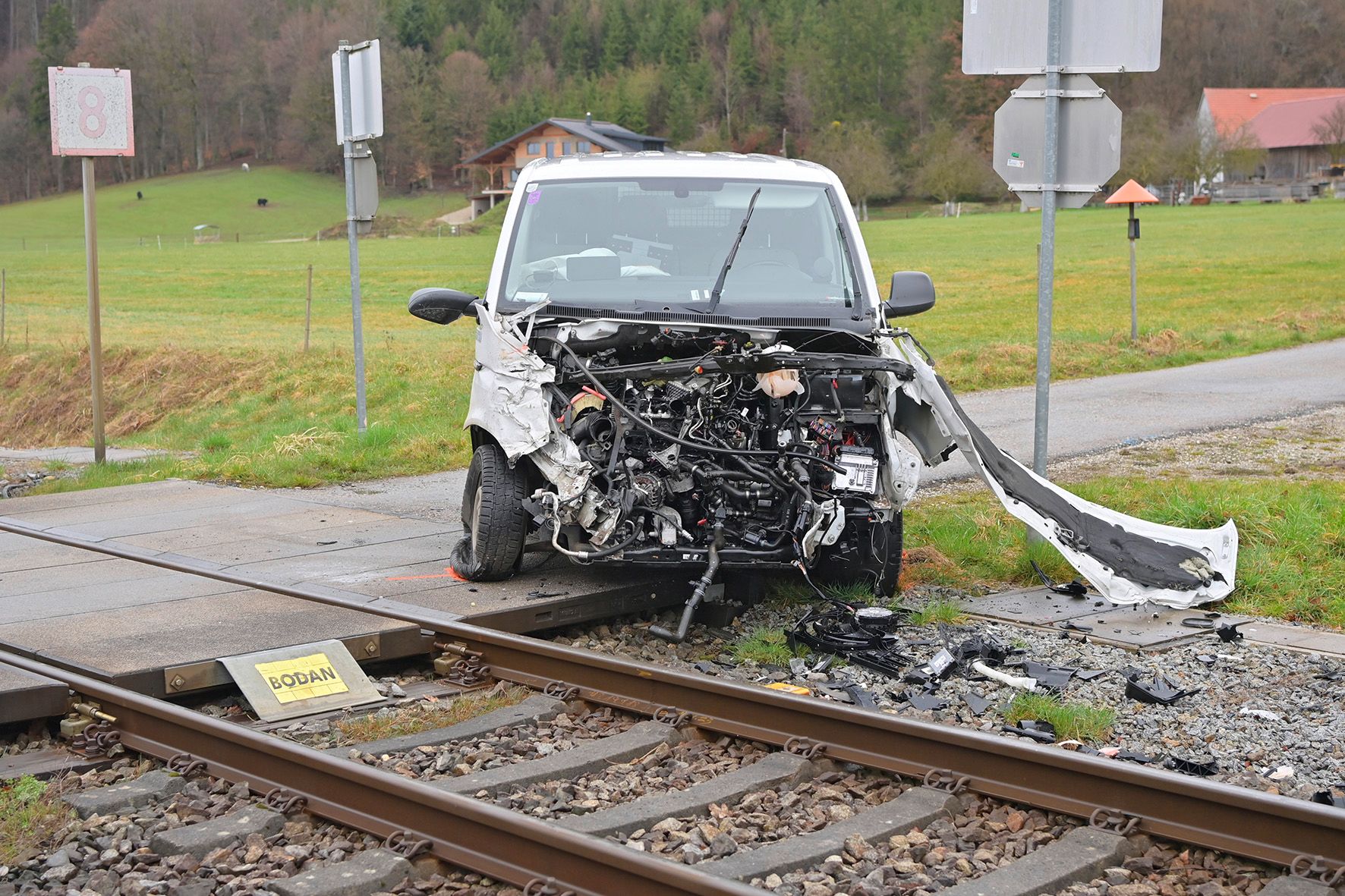 In Munderfing krachte ein Buslenker in einen Zug. Die Strecke wurde gesperrt.&nbsp;