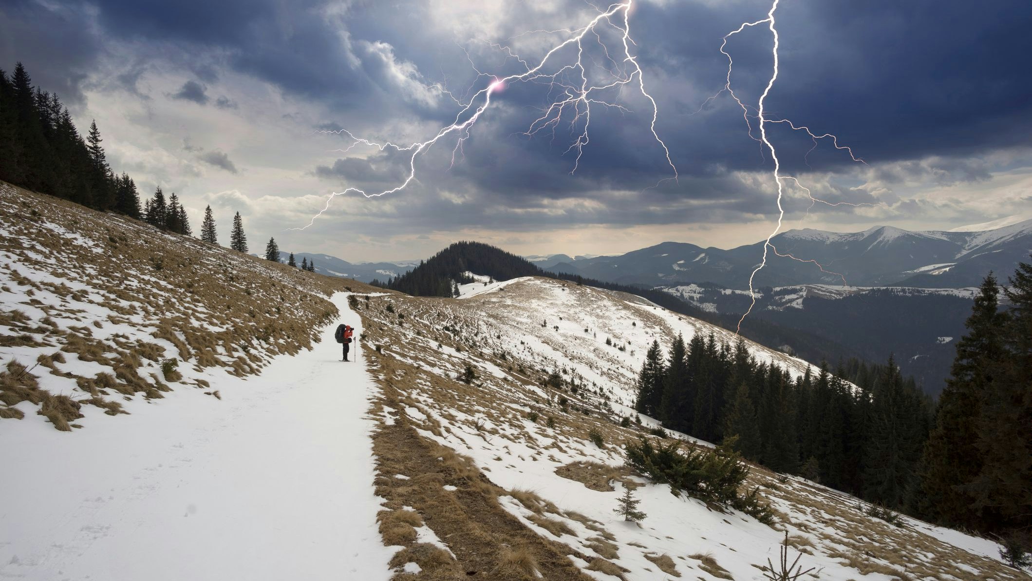 Von Westen her wird es gewittrig. (Symbolbild)