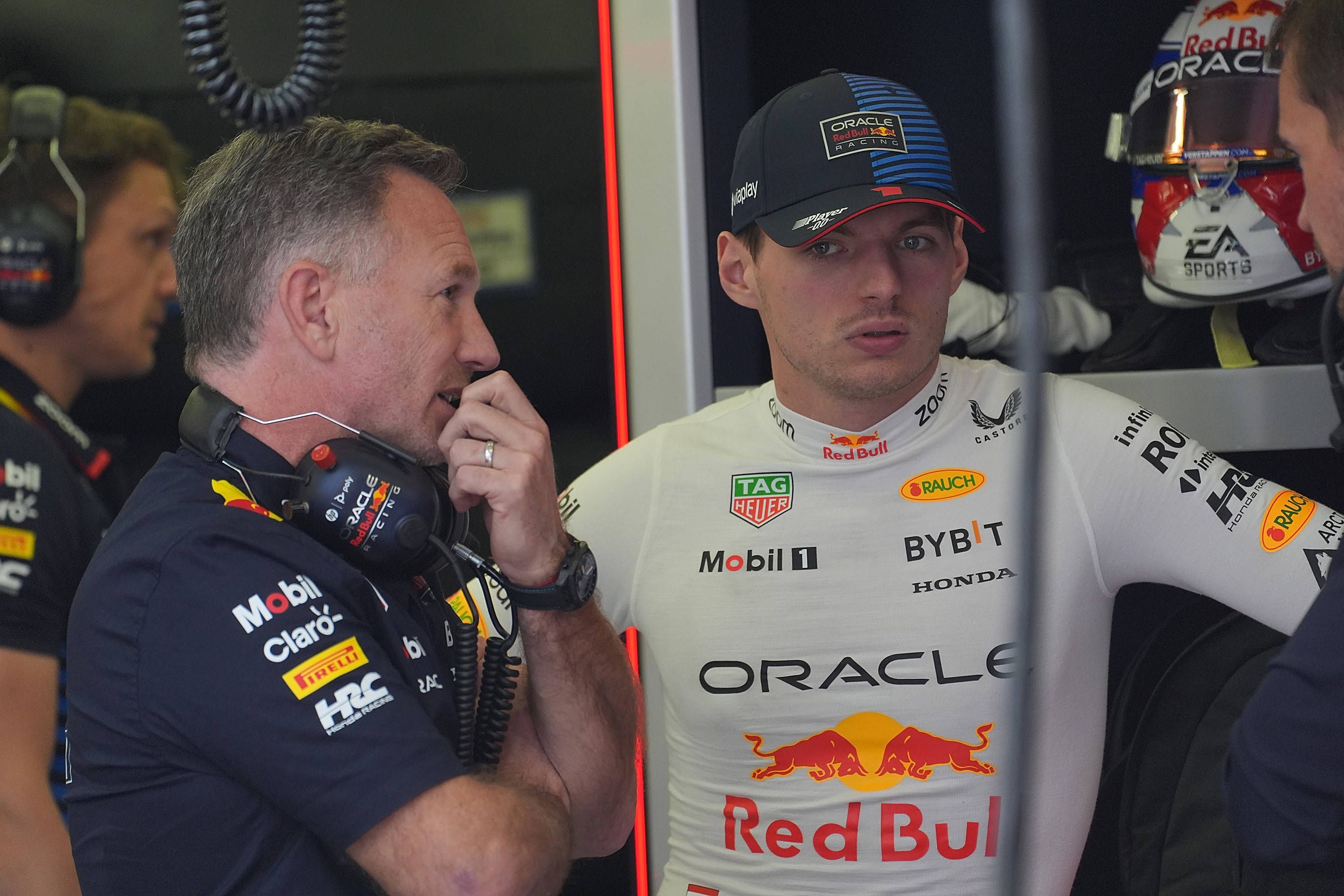 Red-Bull-Teamchef Christian Horner und Star-Pilot Max Verstappen. 
