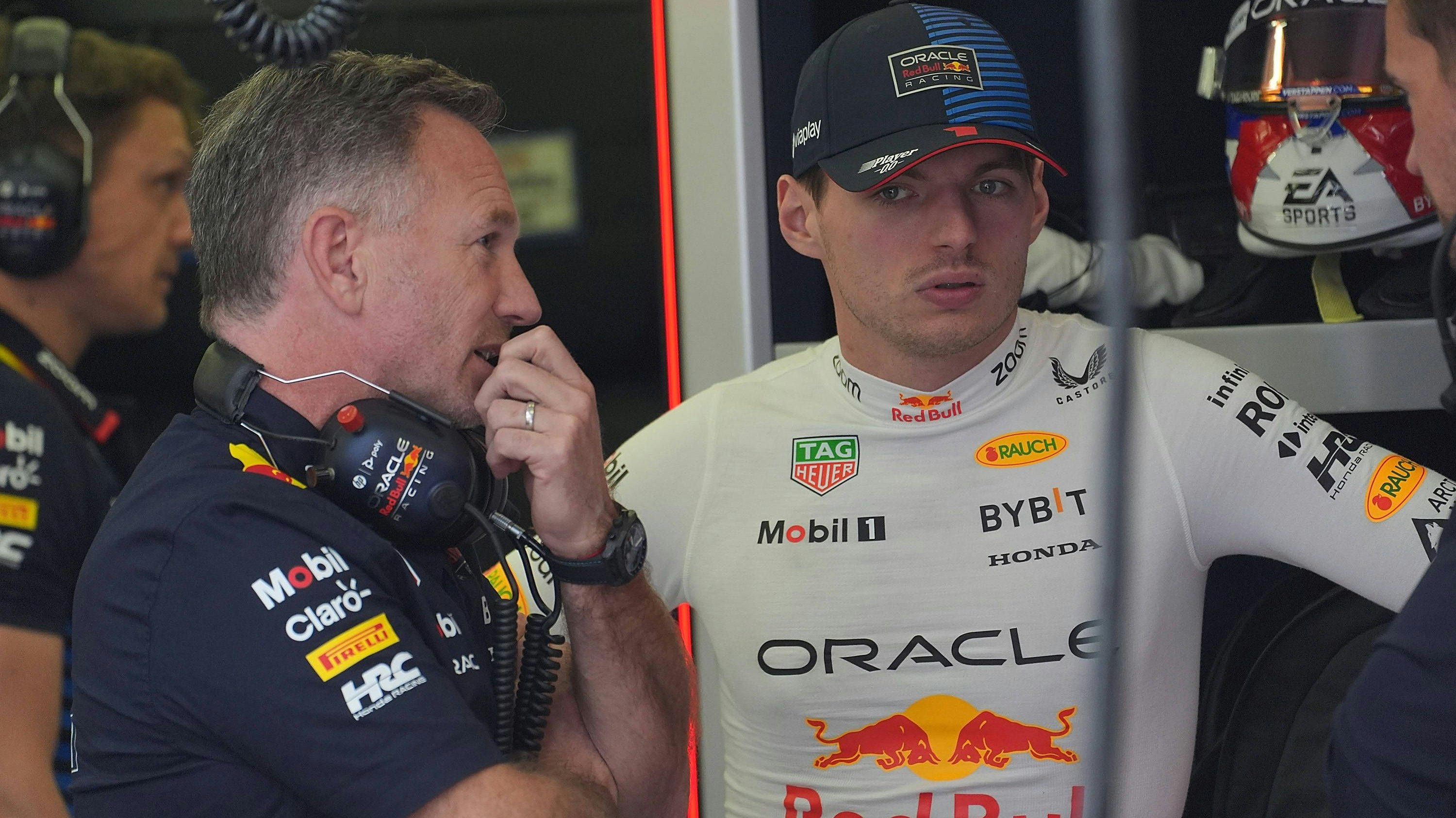 Red-Bull-Teamchef Christian Horner und Star-Pilot Max Verstappen. 