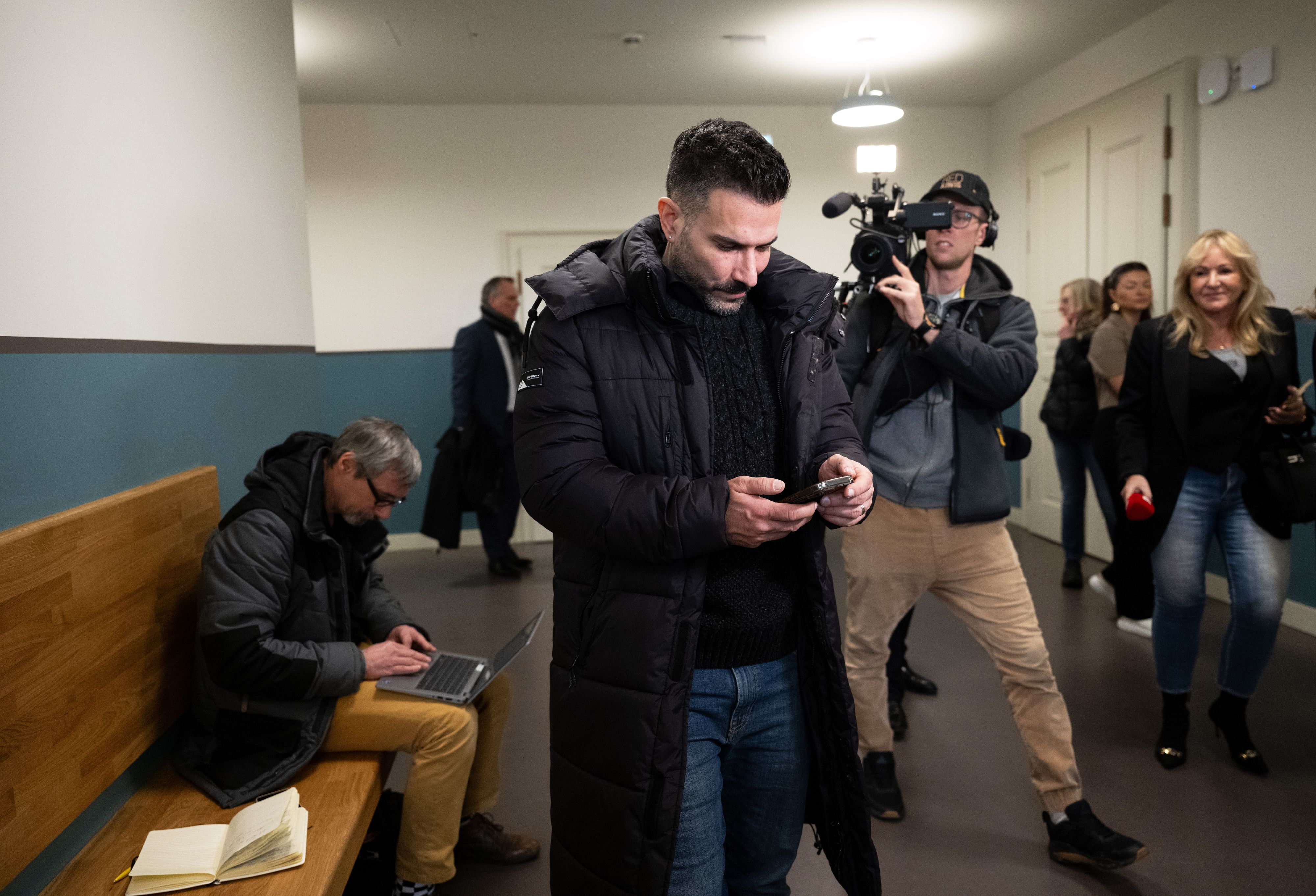 Terenzi musste nach seinem Ausraster beruhigt werden. 