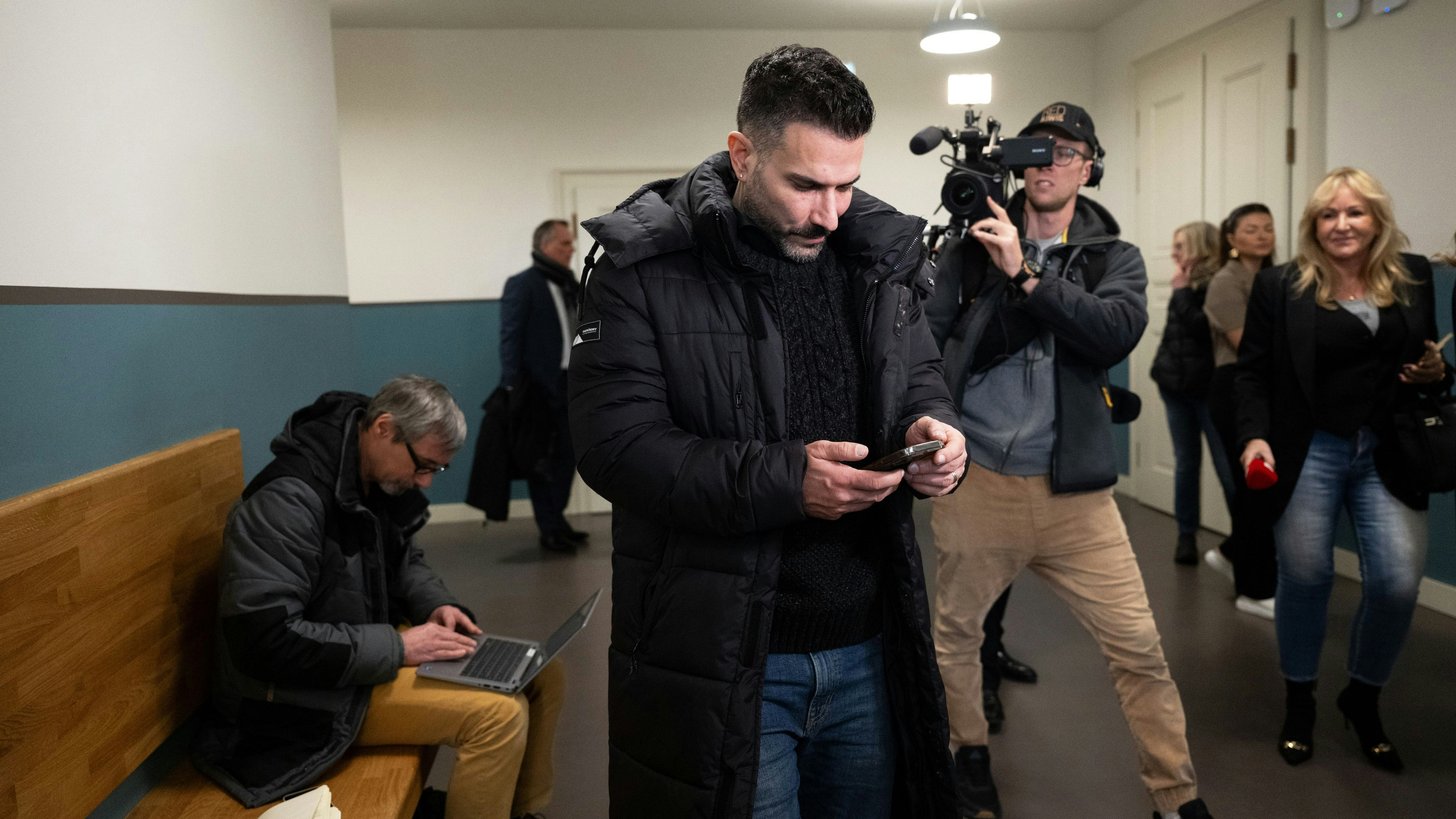 Terenzi musste nach seinem Ausraster beruhigt werden. 