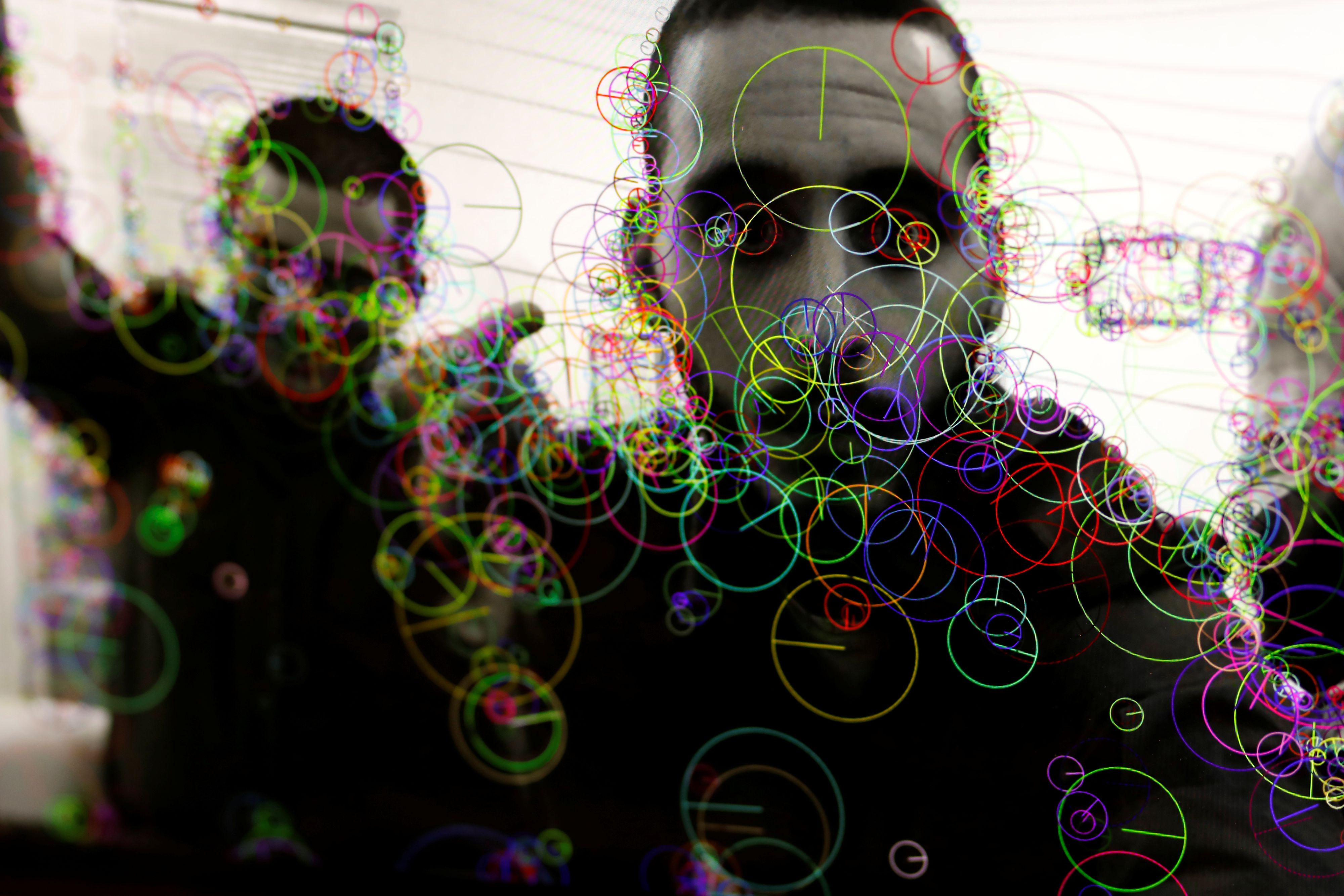 Das Europaparlament hat einem neuen KI-Gesetz zugestimmt. Enthalten sind Auflagen für Anwendungen wie Gesichtserkennung und Text- und Bildprogramme.