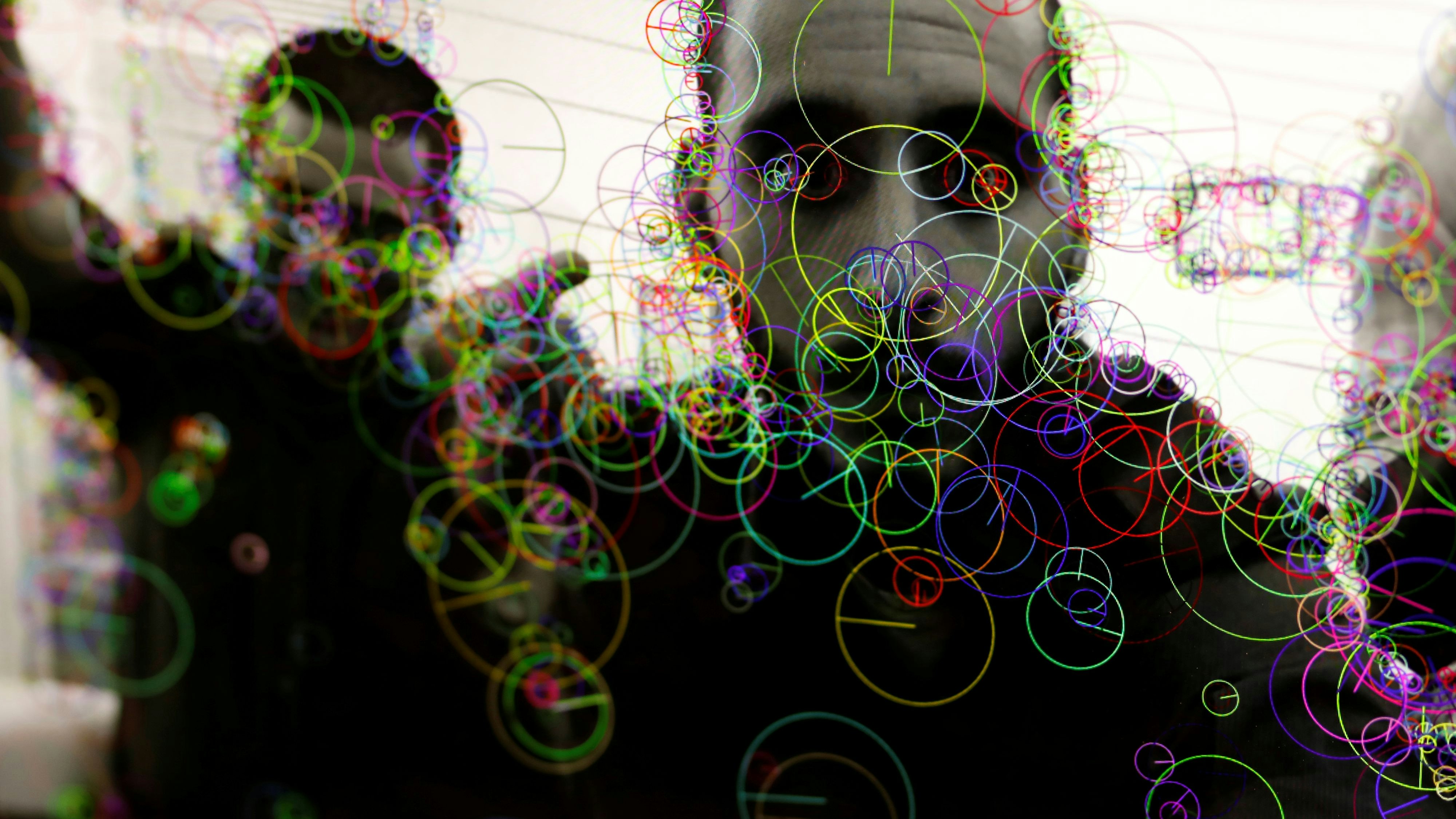 Das Europaparlament hat einem neuen KI-Gesetz zugestimmt. Enthalten sind Auflagen für Anwendungen wie Gesichtserkennung und Text- und Bildprogramme.