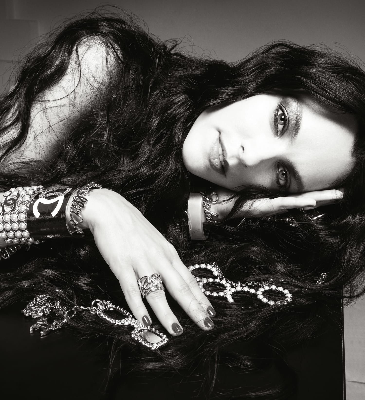 Riley Keough stand für die aktuelle Chanel-Kampagne der Sommer-Kollektion vor der Kamera der Top-Fotografen Inez & Vinoodh