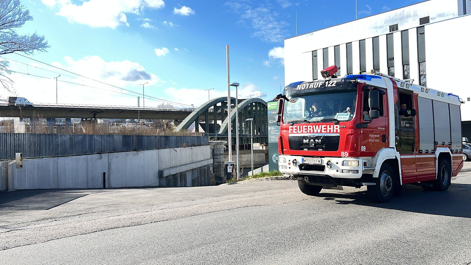 Auch die Wiener Berufsfeuerwehr stand im Einsatz.