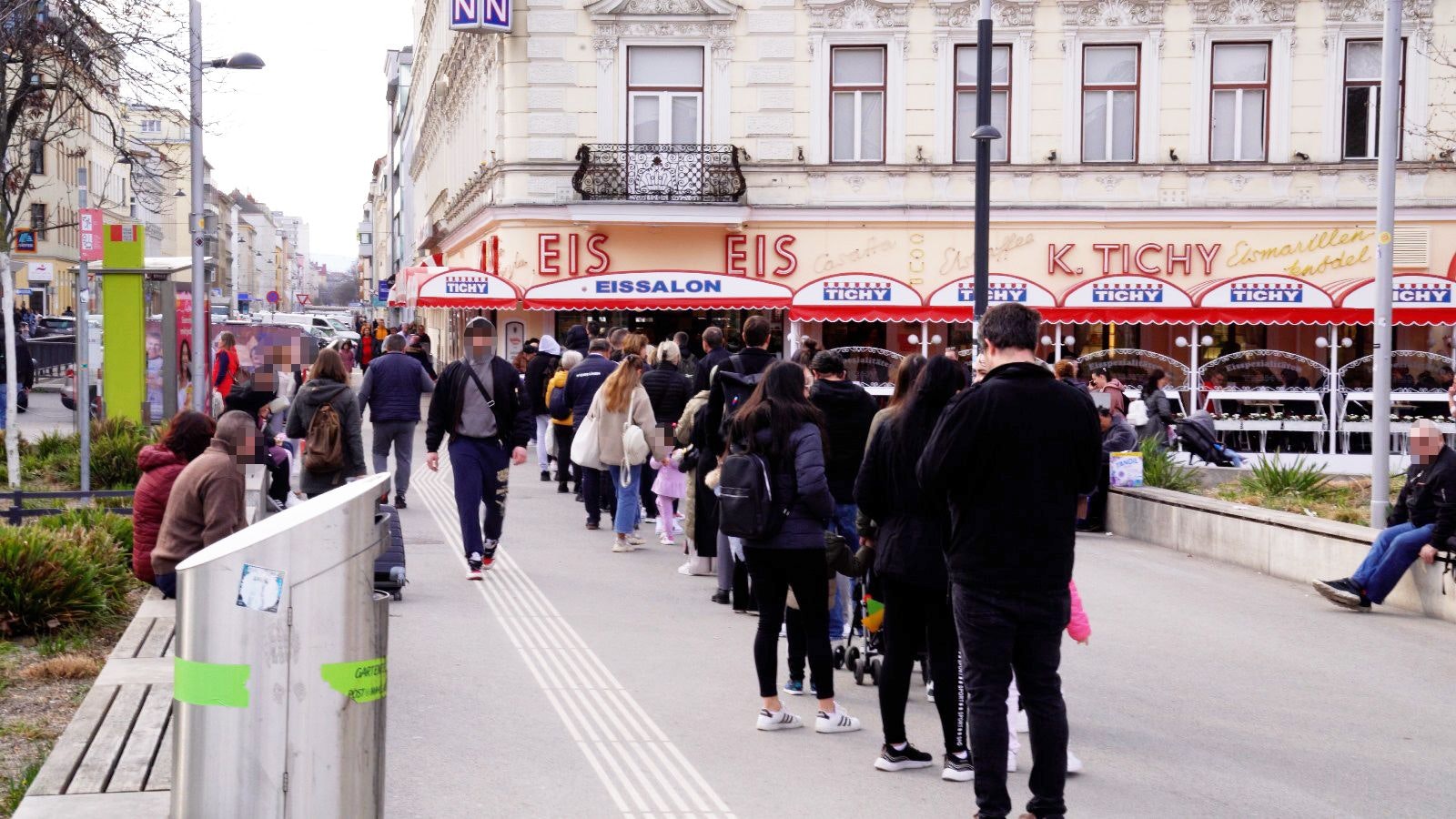 Heute.at - Eis-Saison eröffnet! Riesen-Run auf Tichy in Favoriten